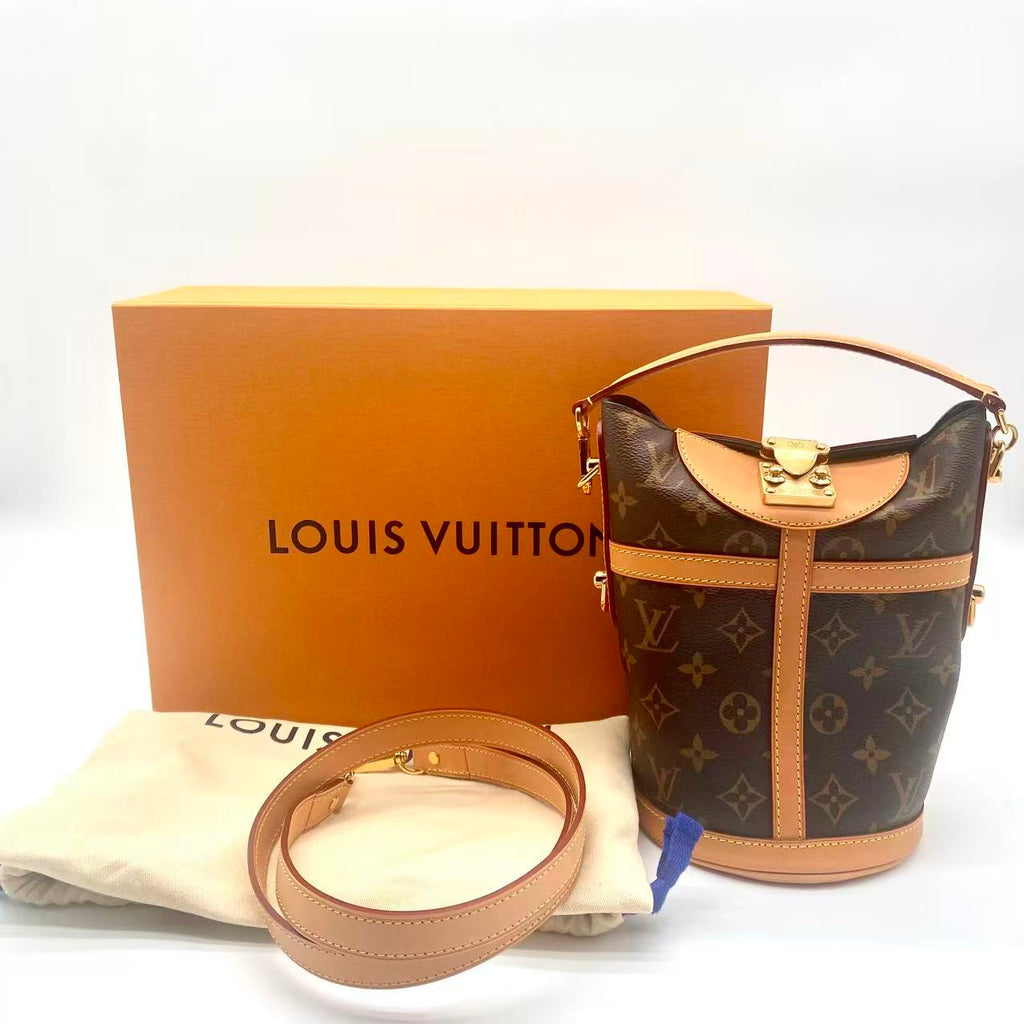 Duffle leather handbag