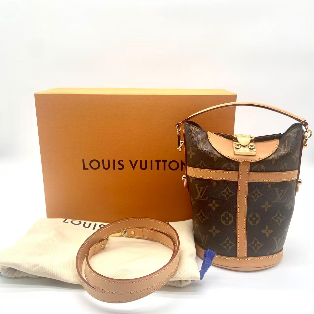 Duffle leather handbag