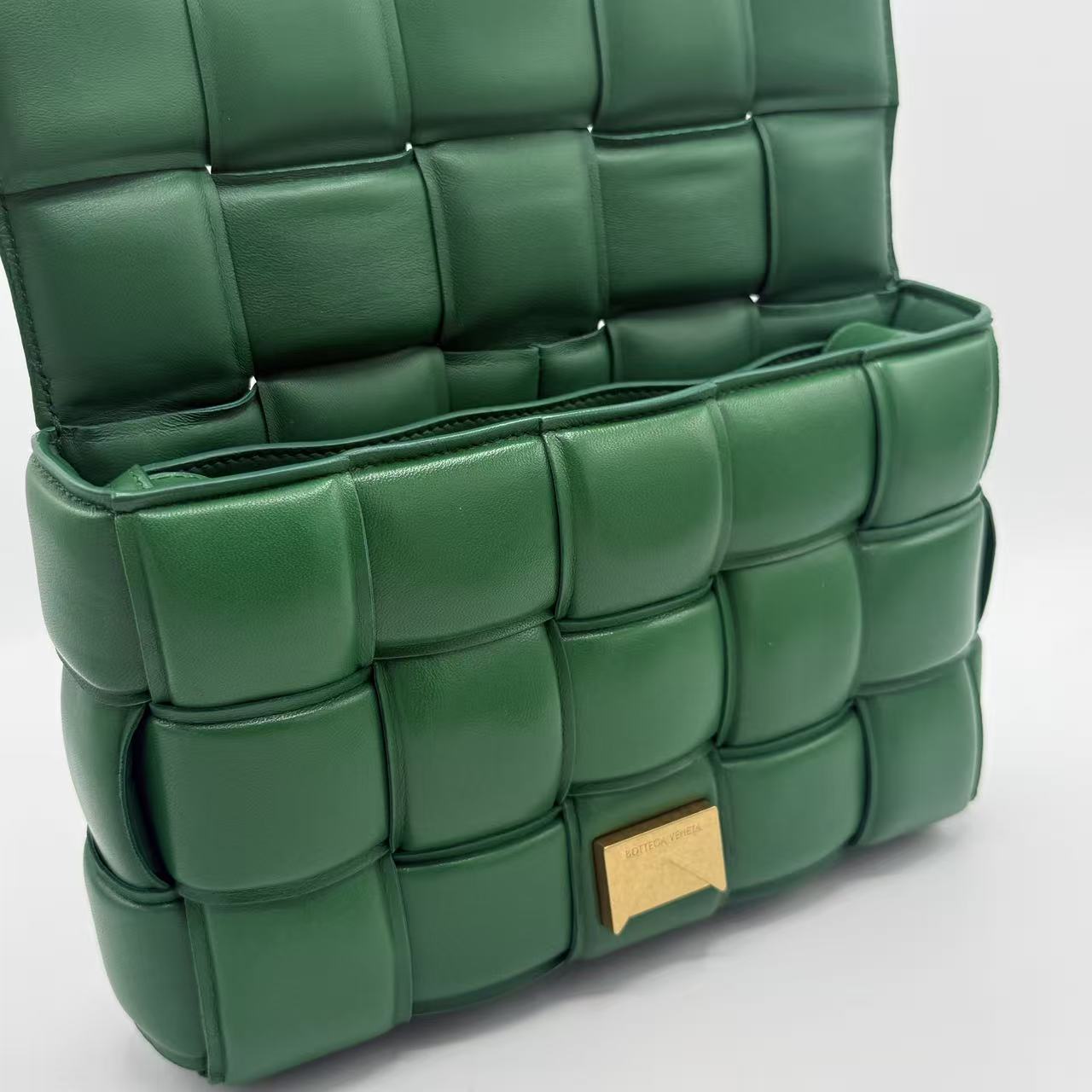 Cassette Crossbody Bag Padded Maxi Intrecciato Leather