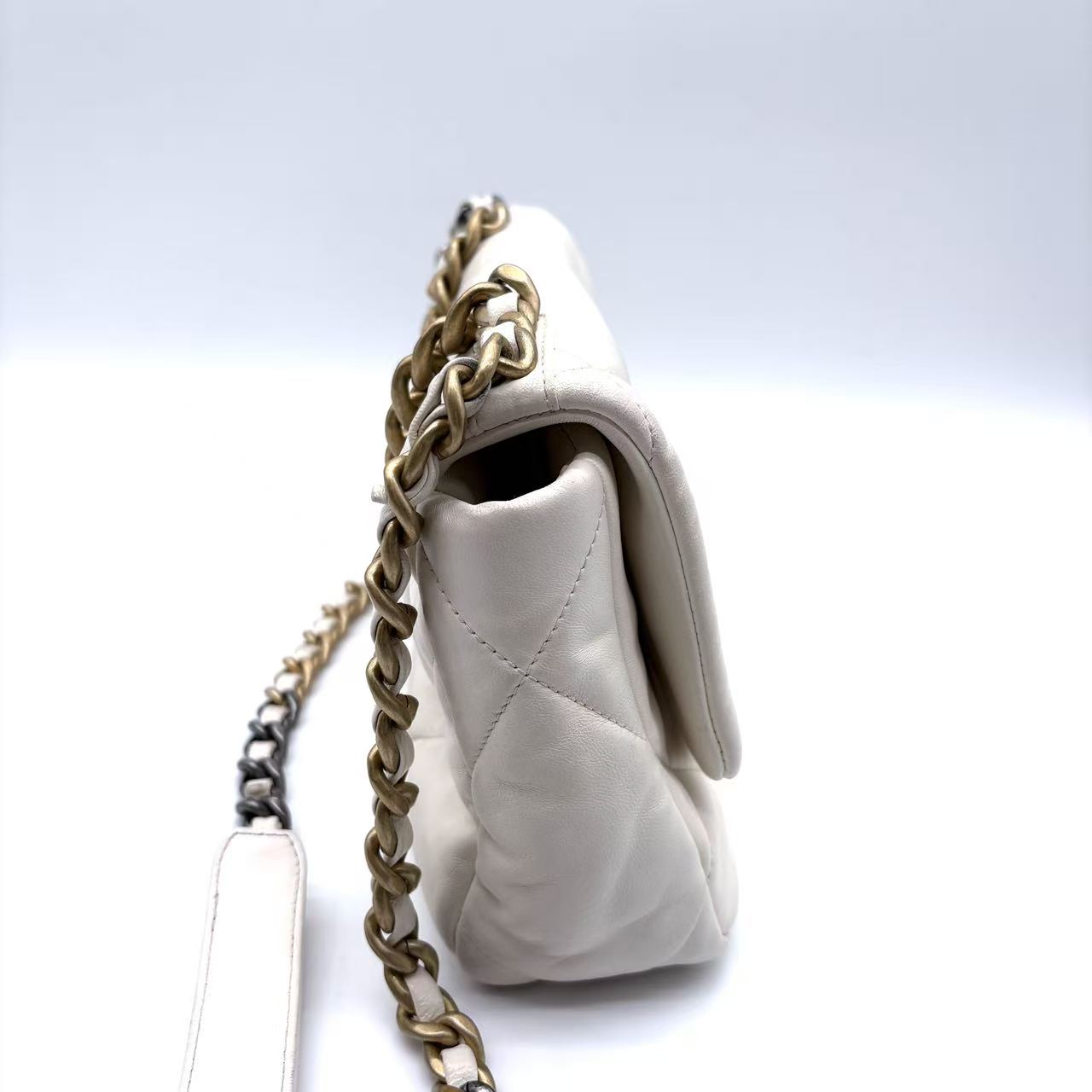 19 Flap Bag Quilted Leather Medium