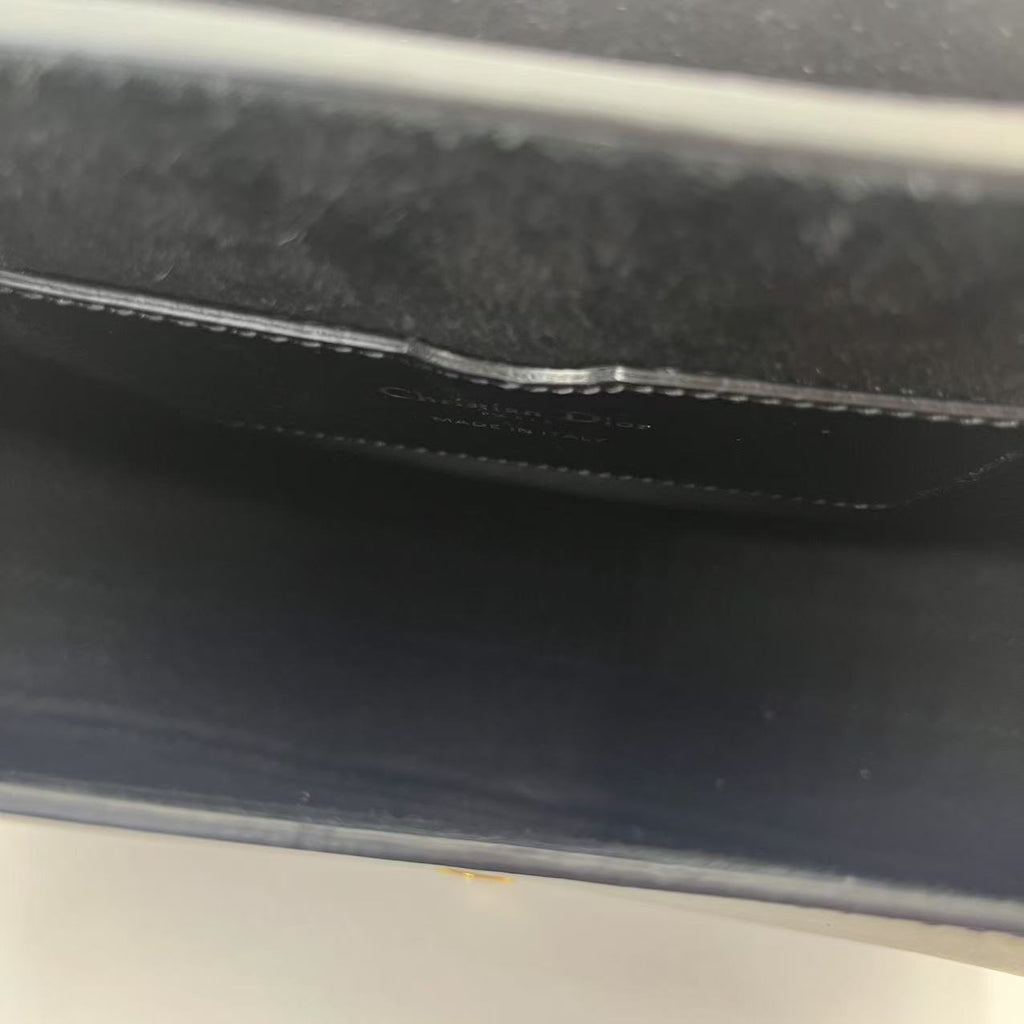 Box Calfskin Medium Bobby Flap Black twins