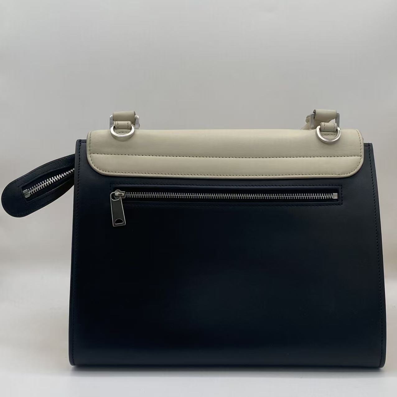 Trapèze leather handbag