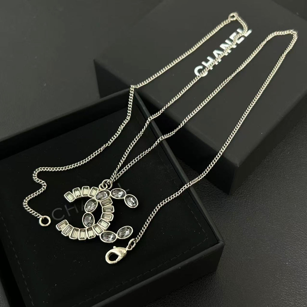 Chanel Baguette Crystal Quilted CC Pendant Necklace Gold twins LDJ4470