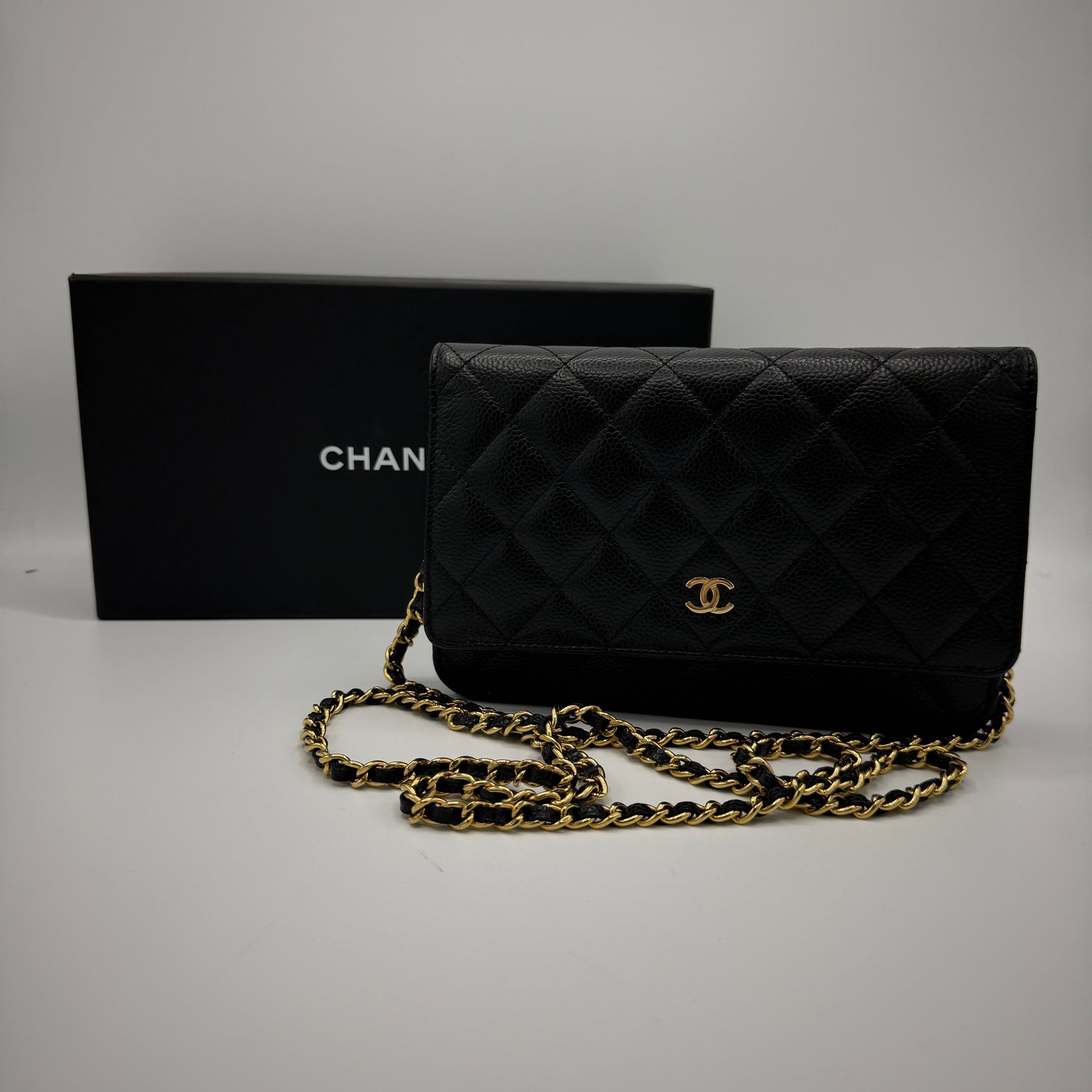 Wallet on Chain Quilted Caviar
