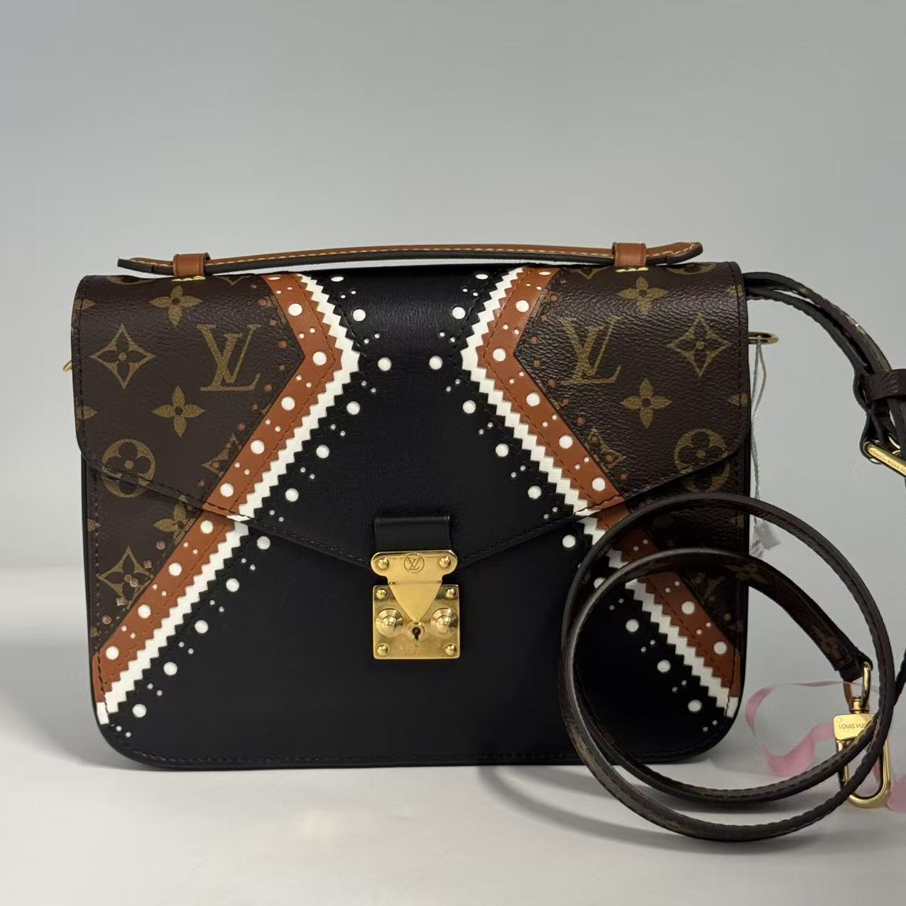 Pochette Metis Limited Edition Brogue Reverse Monogram Canvas and Leather Gisel