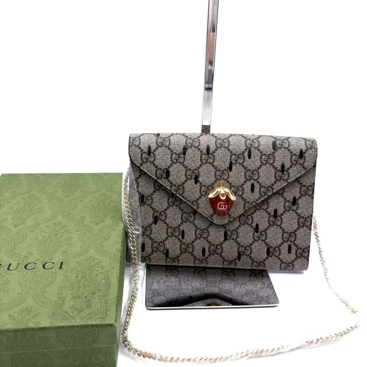 GG Supreme Strawberry Wallet on Chain