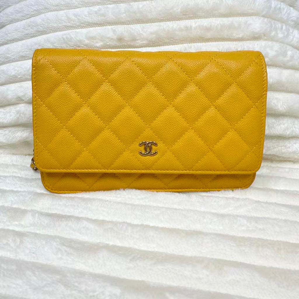 Wallet on Chain Quilted Caviar