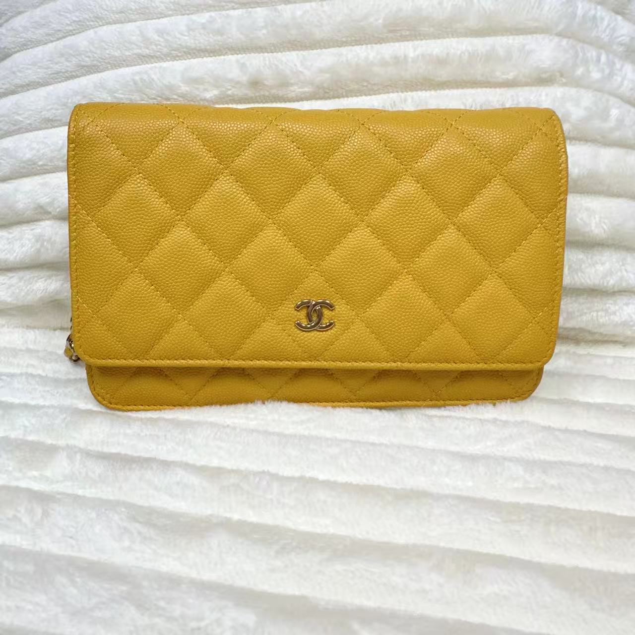 Wallet on Chain Quilted Caviar