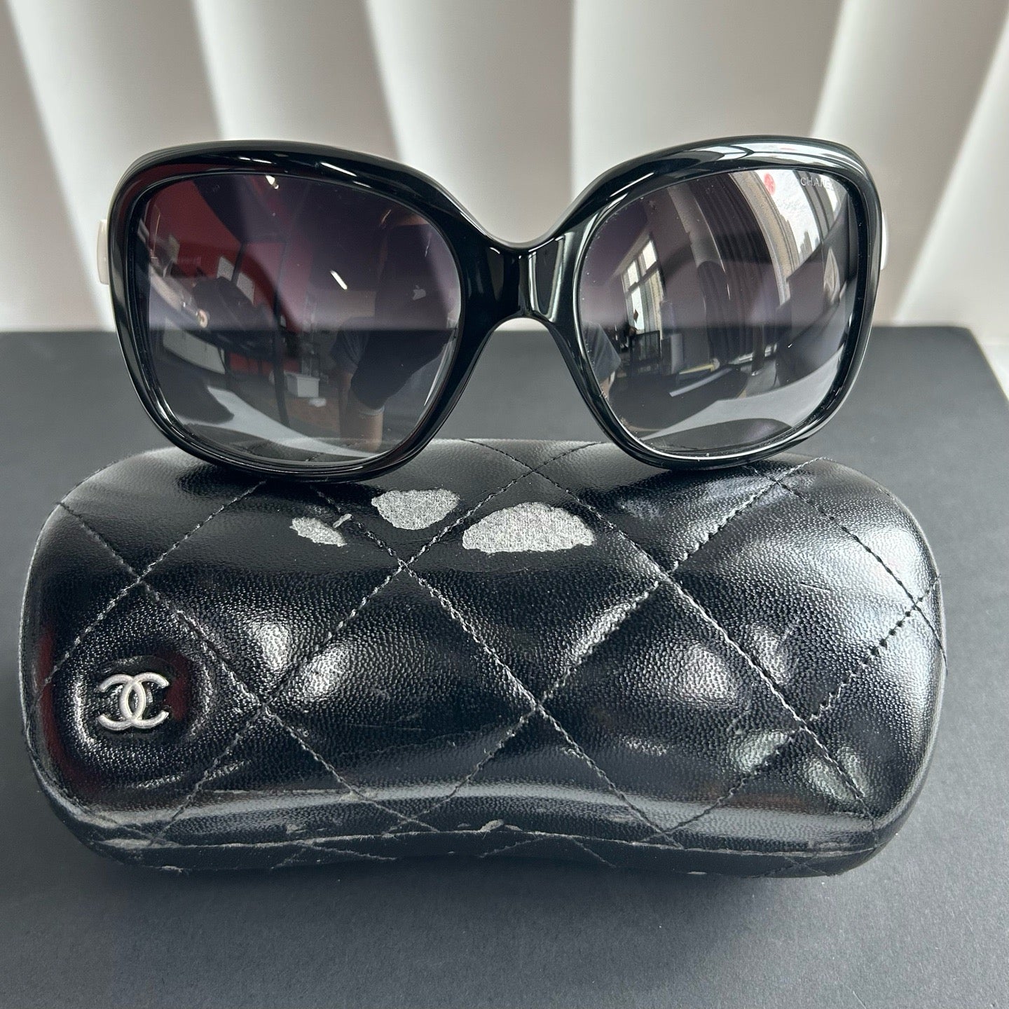 Chanel bow sunglasses black / white twins LDJ3896