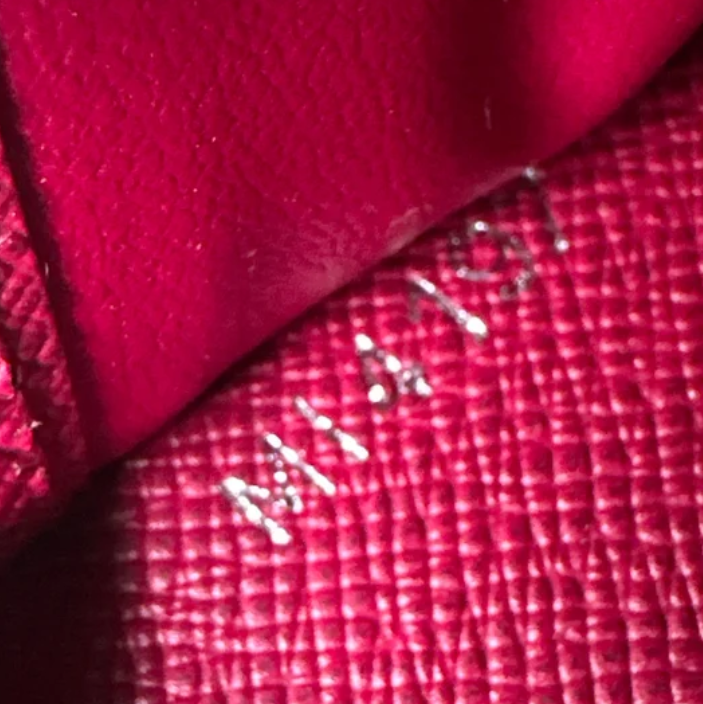 Epi Zippy Wallet Fuchsia W23346