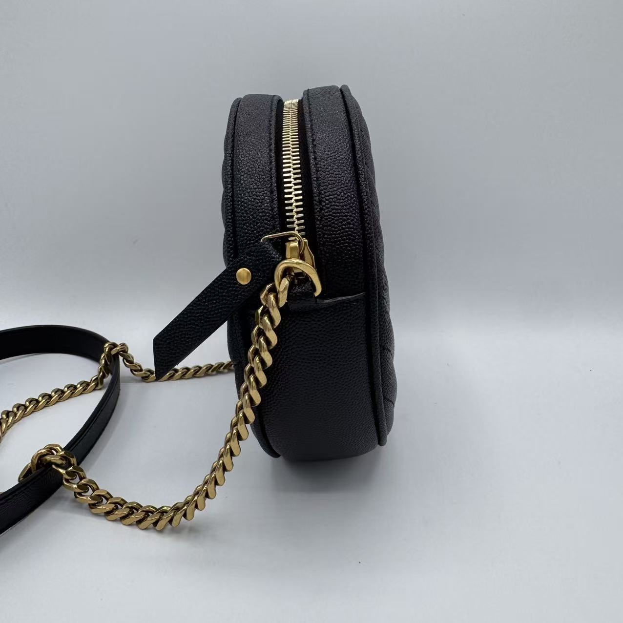 Vinyle Round Camera Bag Matelasse Chevron Leather
