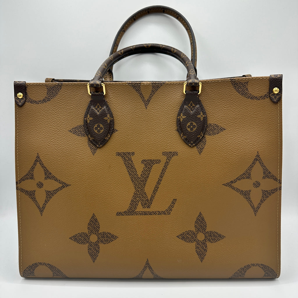 Reverse Monogram Giant Onthego MM
