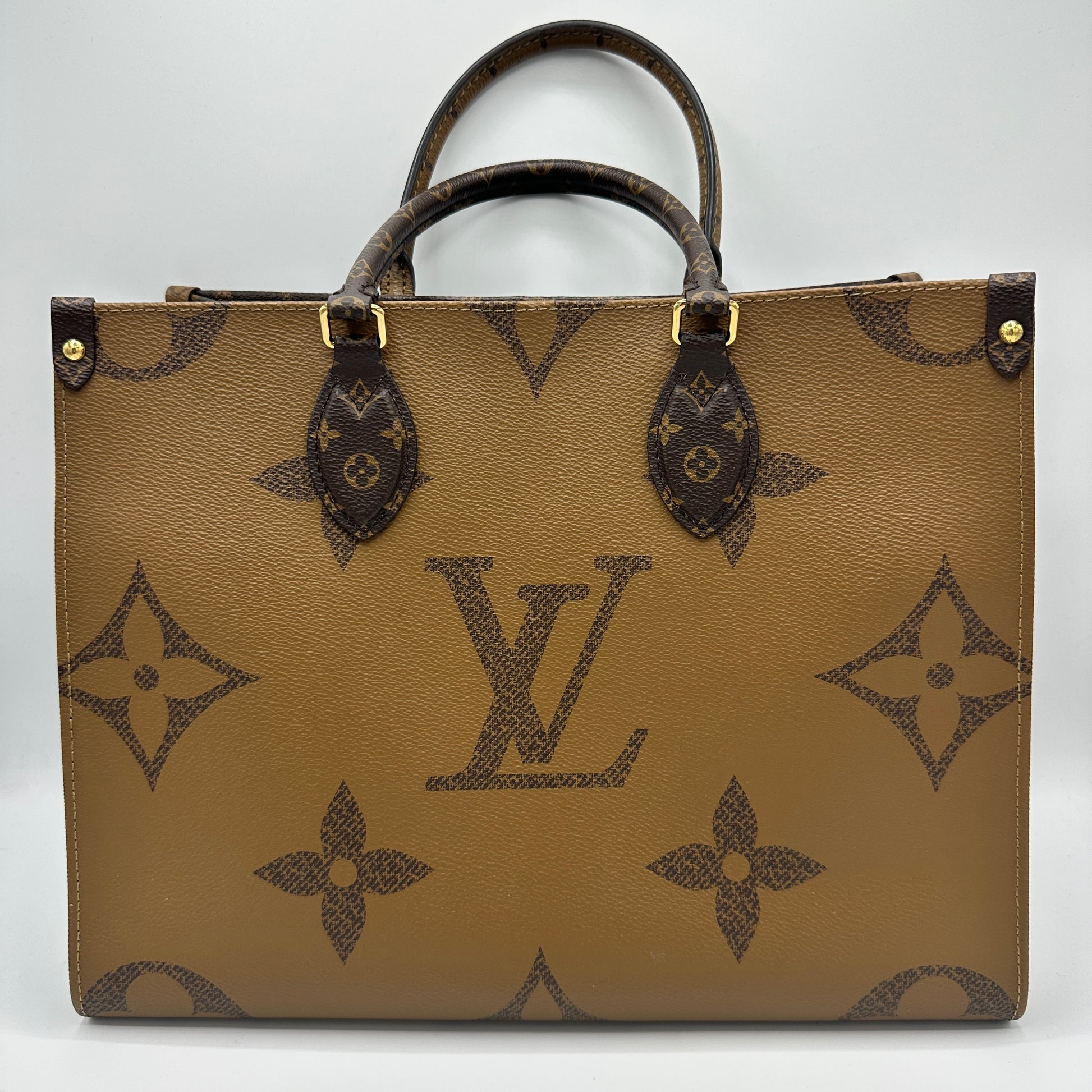 Reverse Monogram Giant Onthego MM
