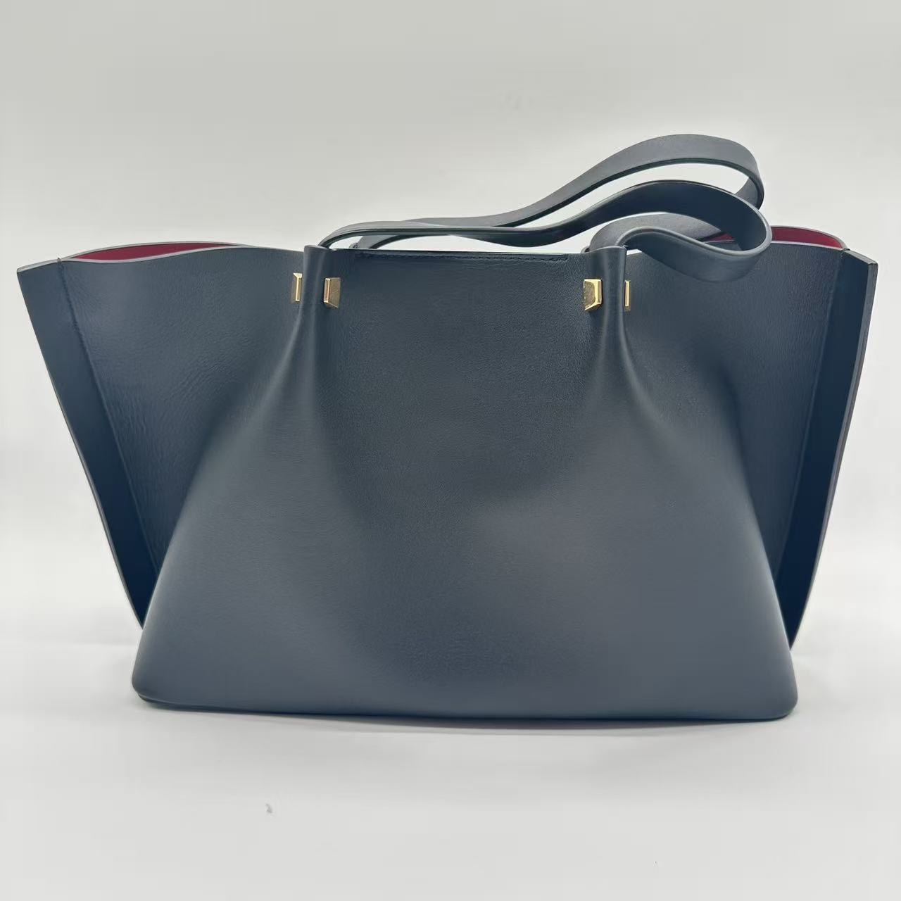 Go logo leather tote