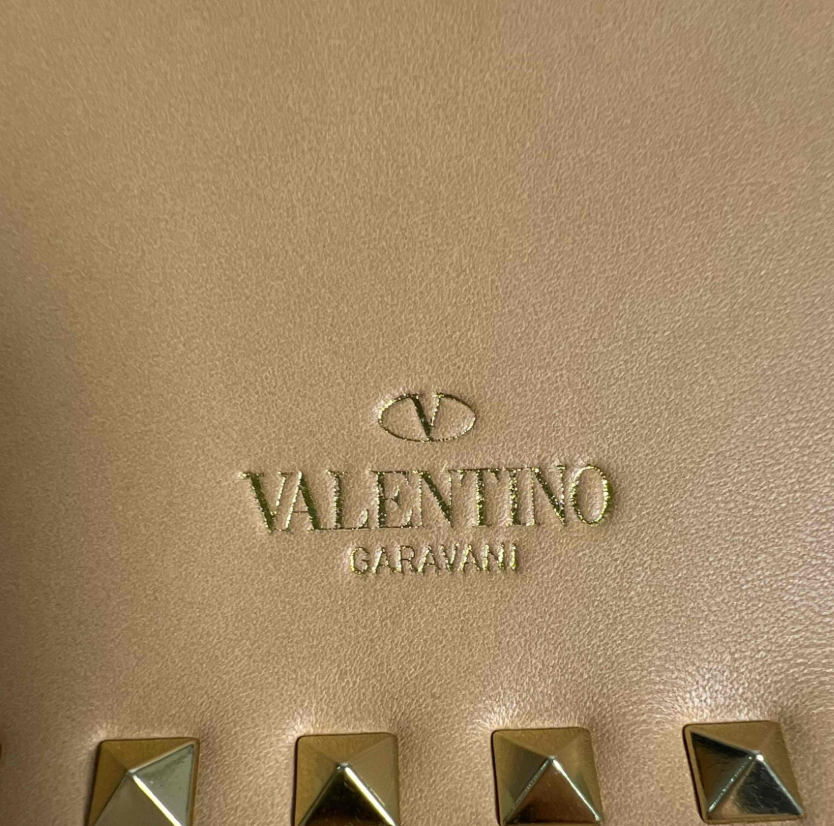 Valentino Garavani Rockstud Flap Clutch Bag B24383