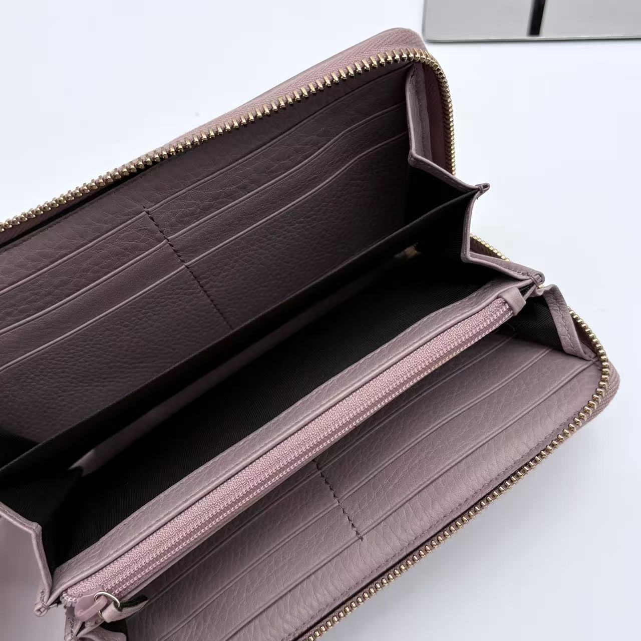 GUCCI Vintage Web Zippy Wallet