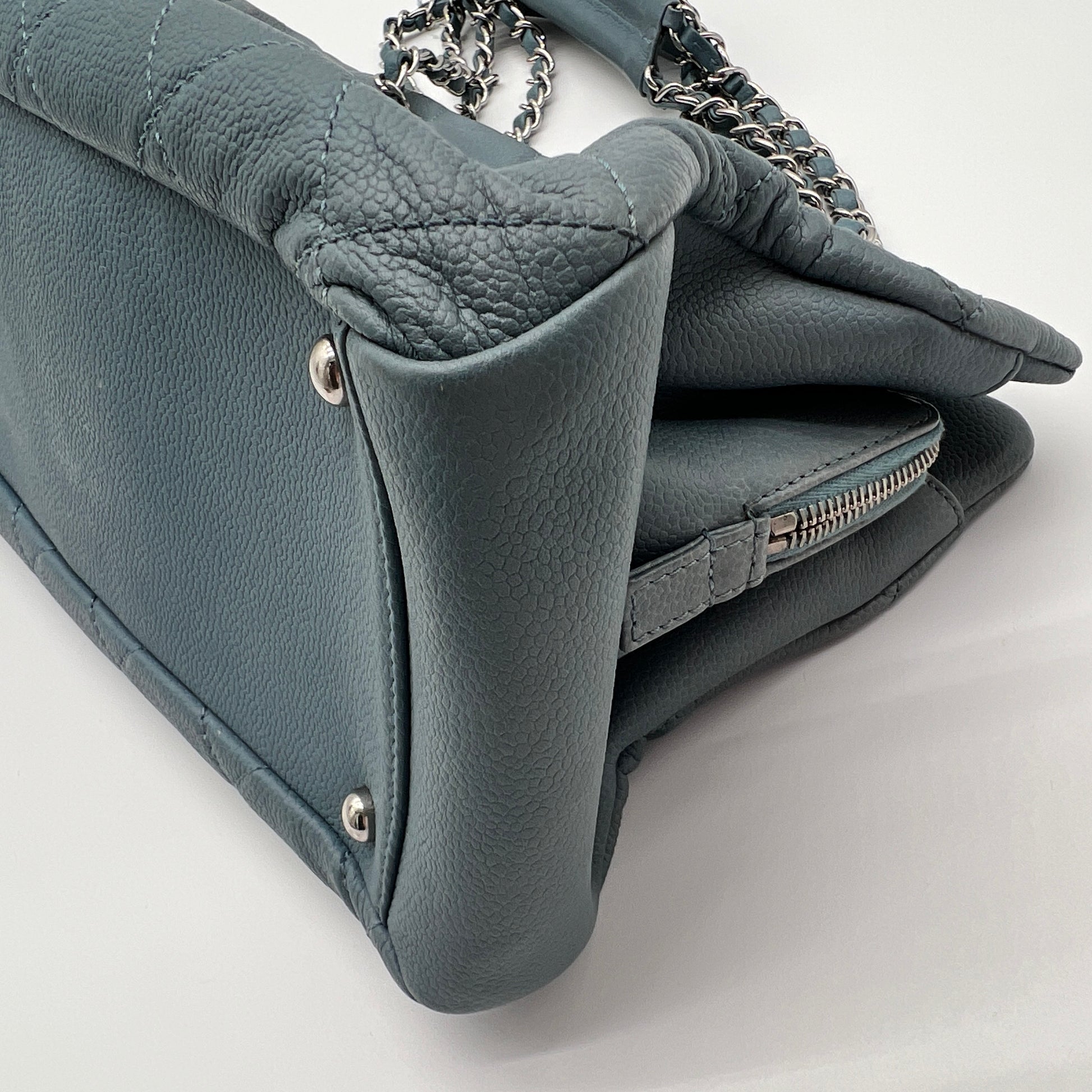 Seafoam Caviar Tote Silver CC Medium Leather Shopping Bag