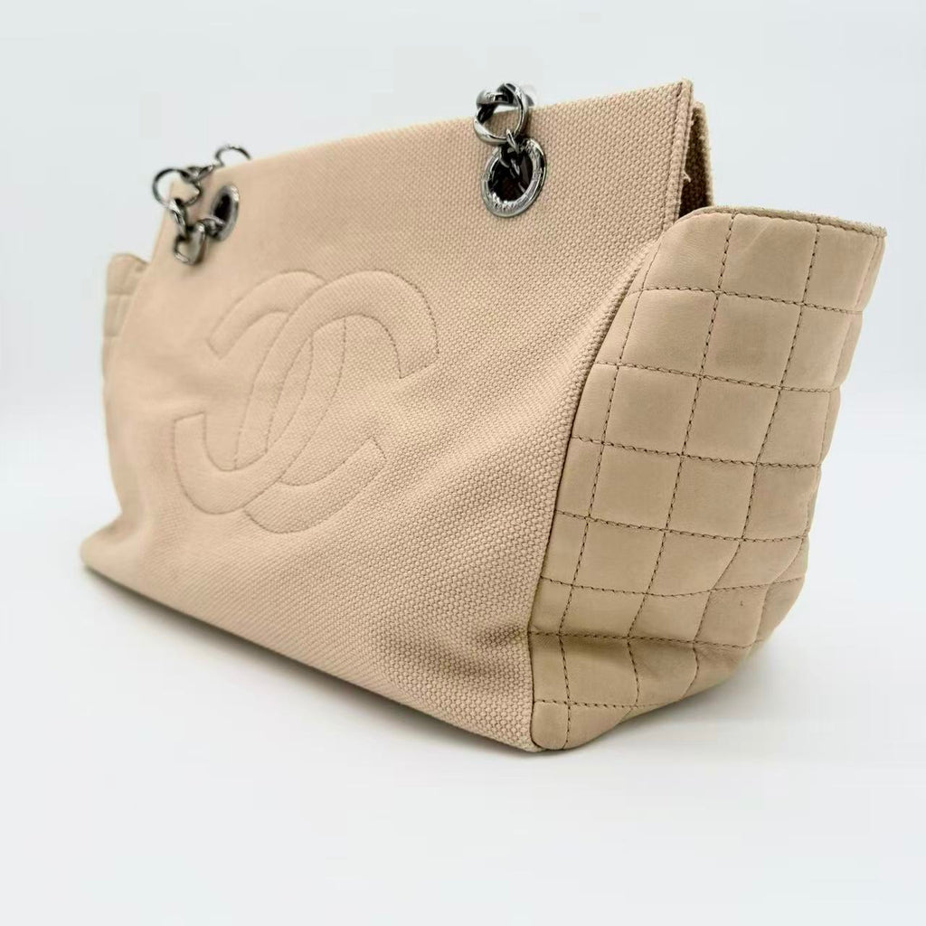 Coco Mark Chain Shoulder Tote bag in a beige