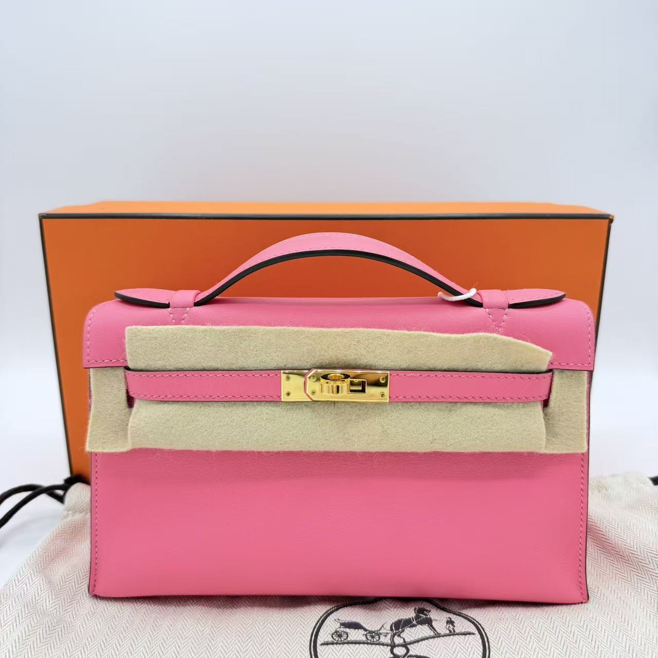 Kelly Pochette in Rose Azalee Swift leather with gold hardware LDM-1360