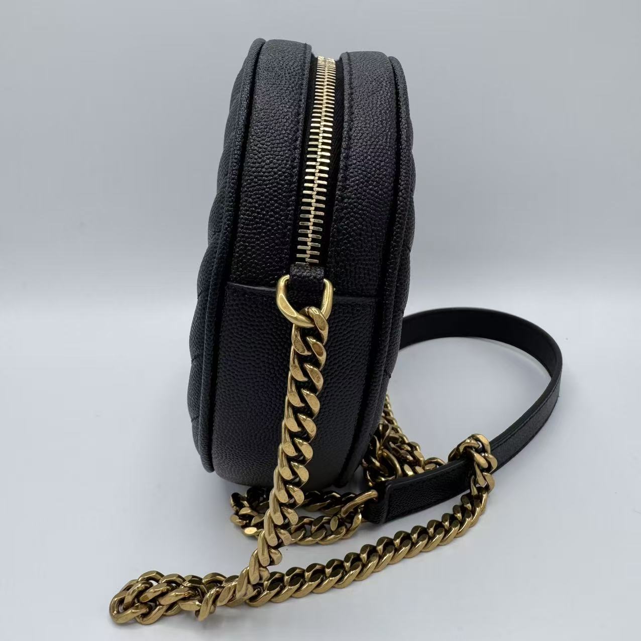 Vinyle Round Camera Bag Matelasse Chevron Leather