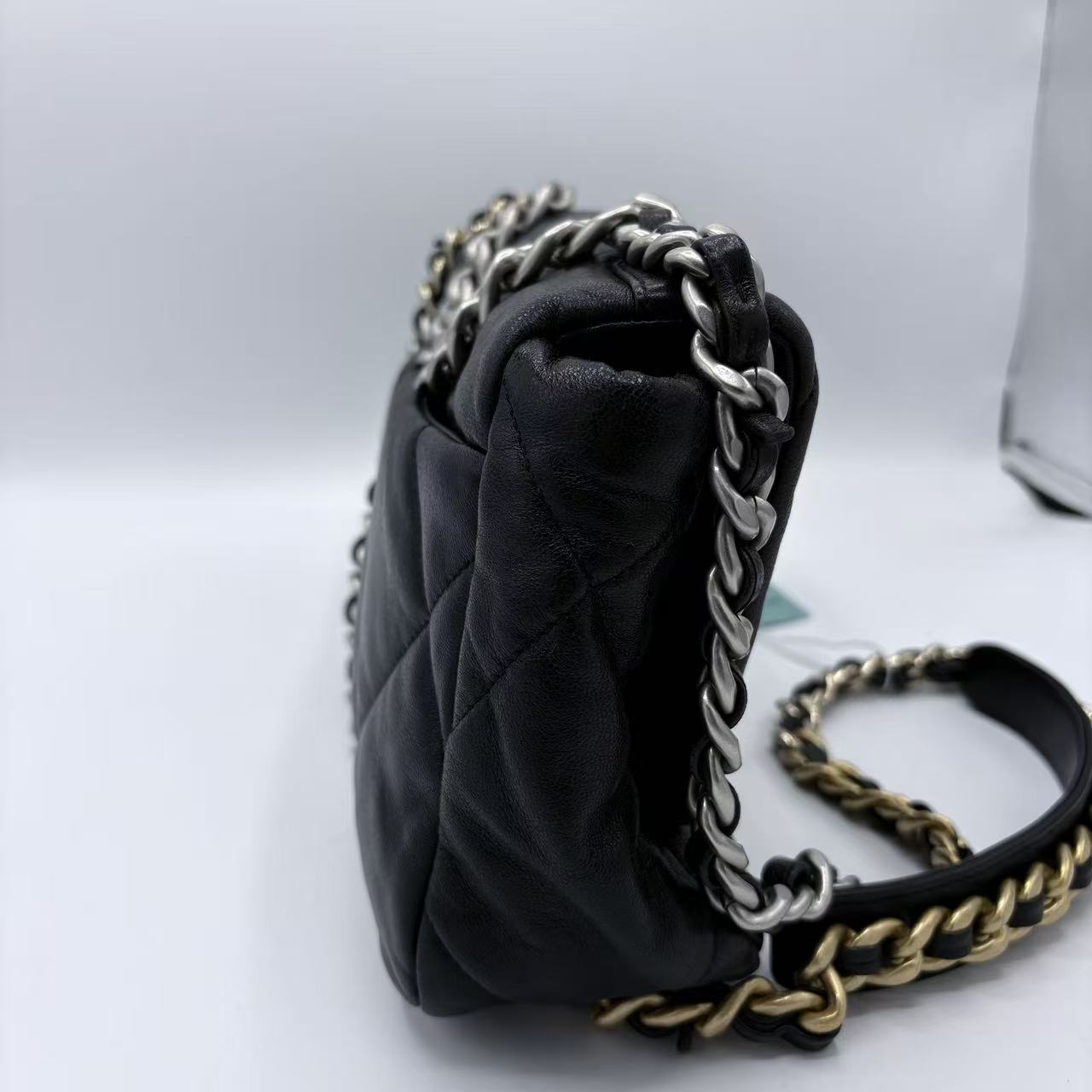 19 Flap Bag Quilted Leather Medium Black
