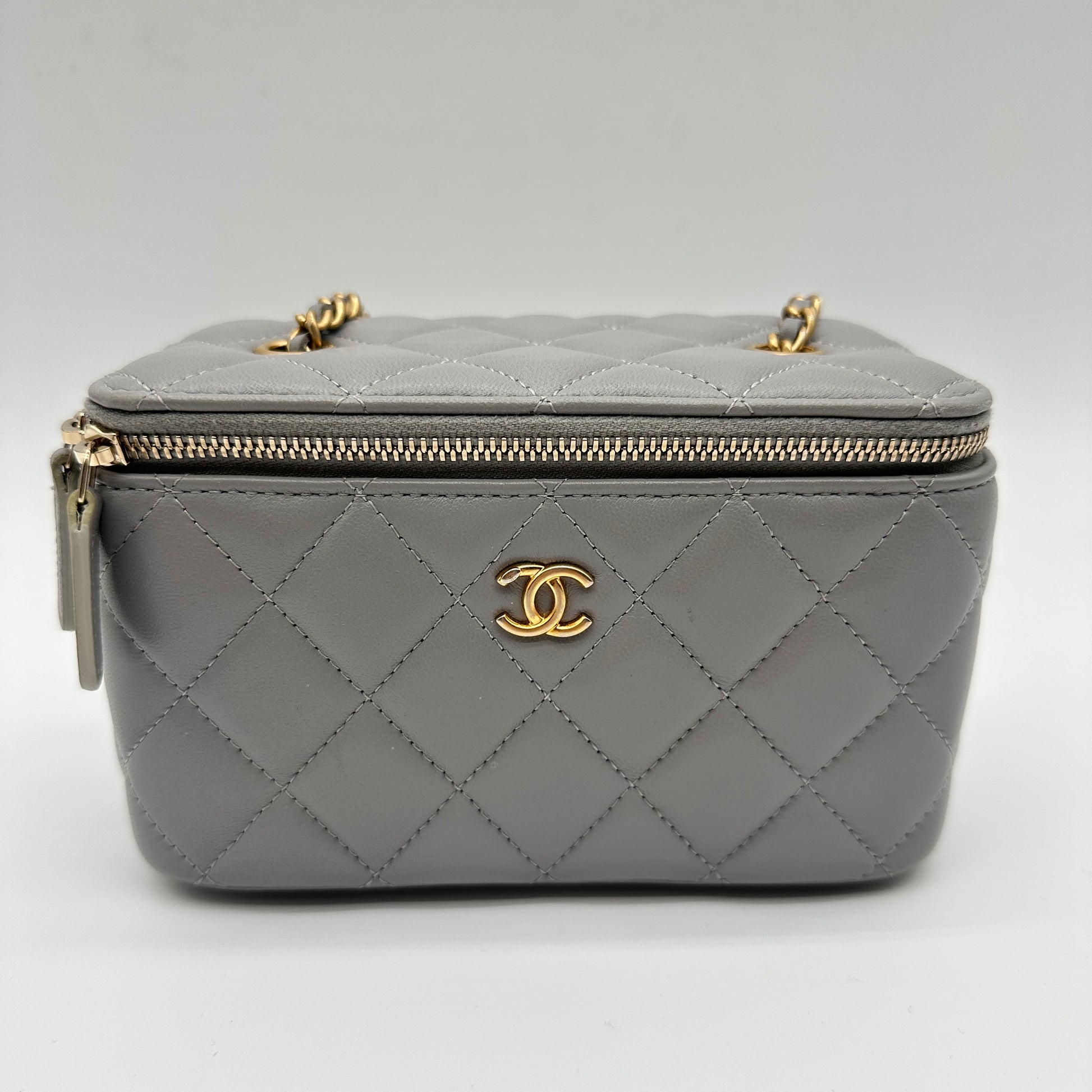 Pearl Crush Vanity Case with Chain Quilted Lambskin Small