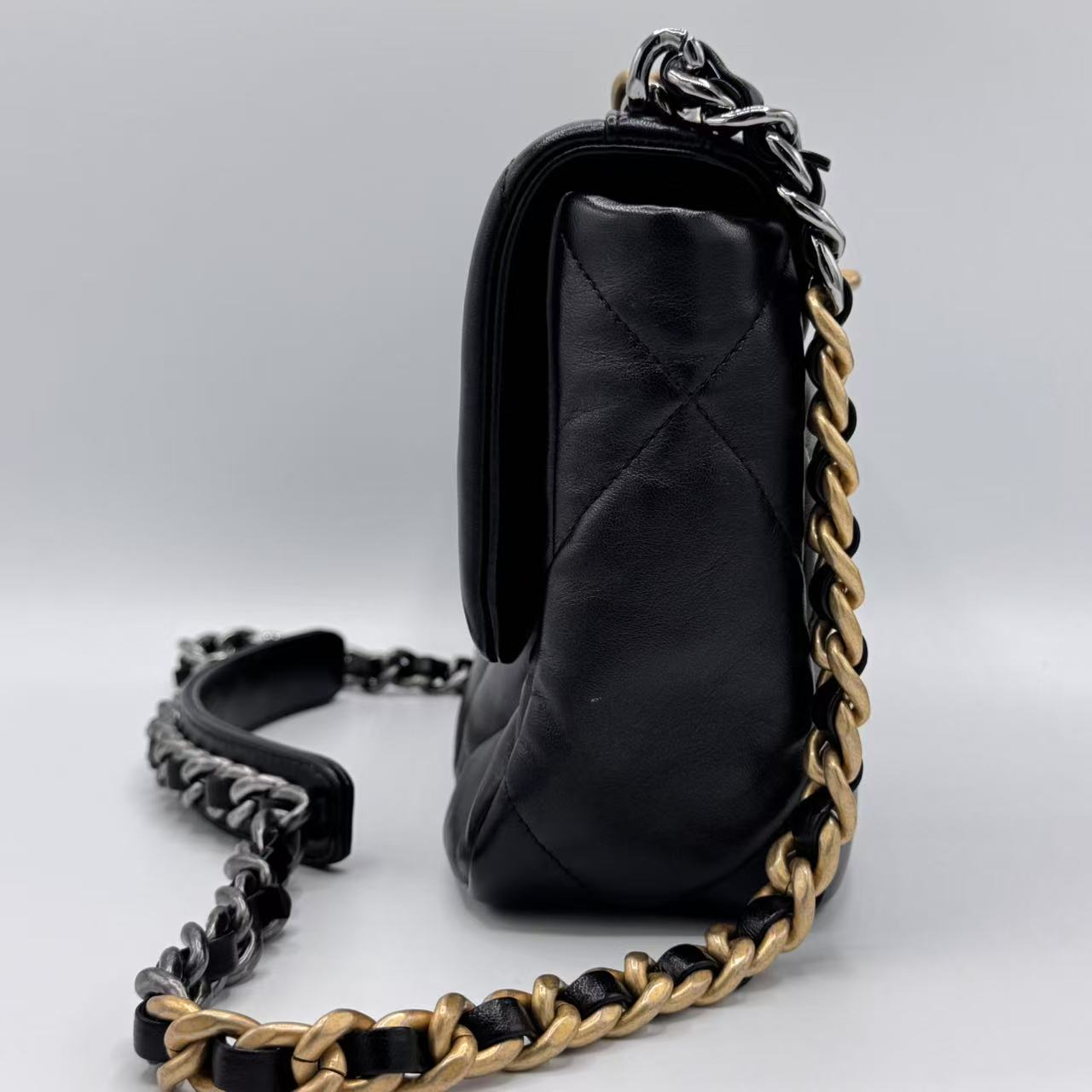 Chanel Medium 19 Flap
