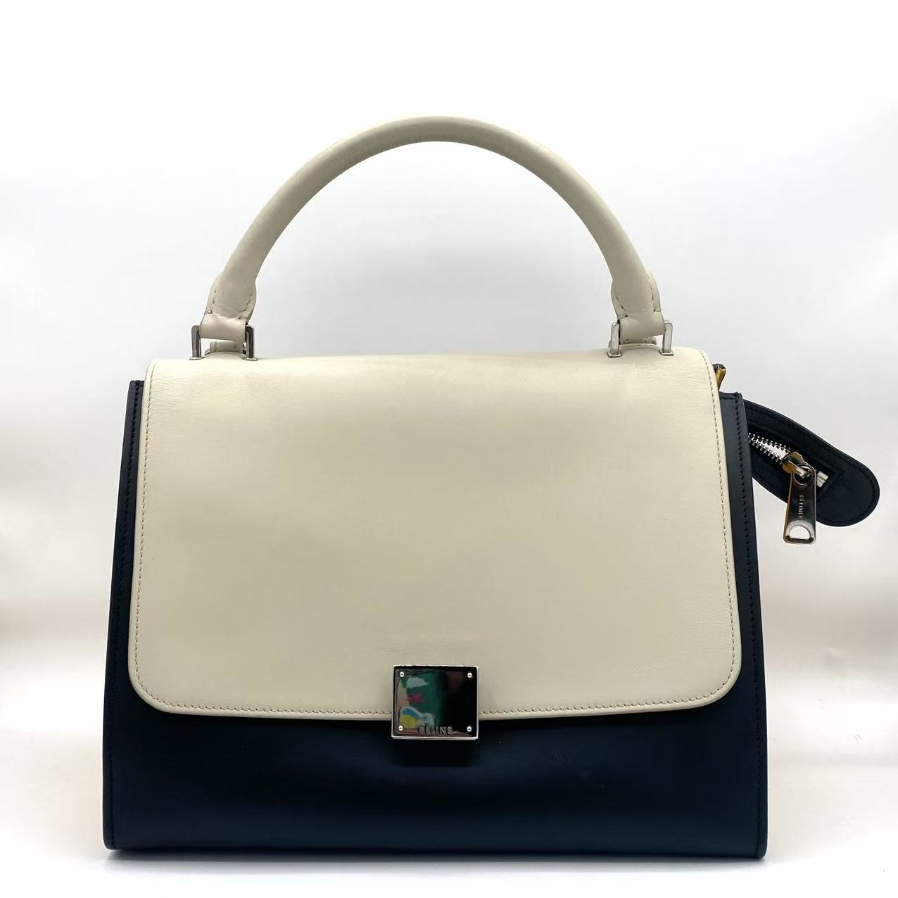 Trapèze leather handbag