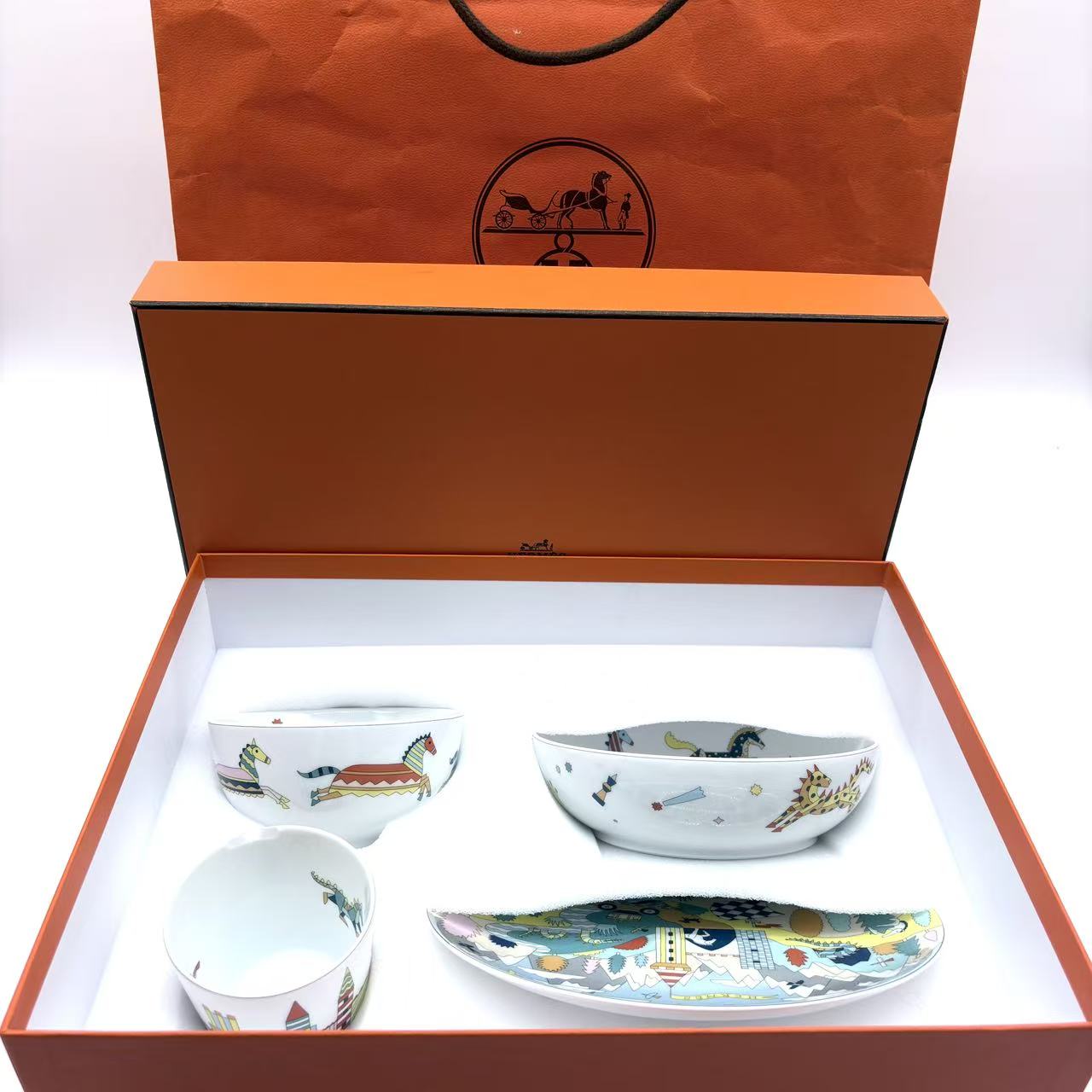 Epopee Set of 4 White Multicolor Porcelain Tableware Set