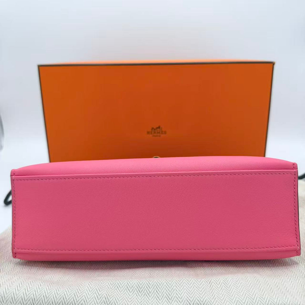 Kelly Pochette in Rose Azalee Swift leather with gold hardware LDM-1360