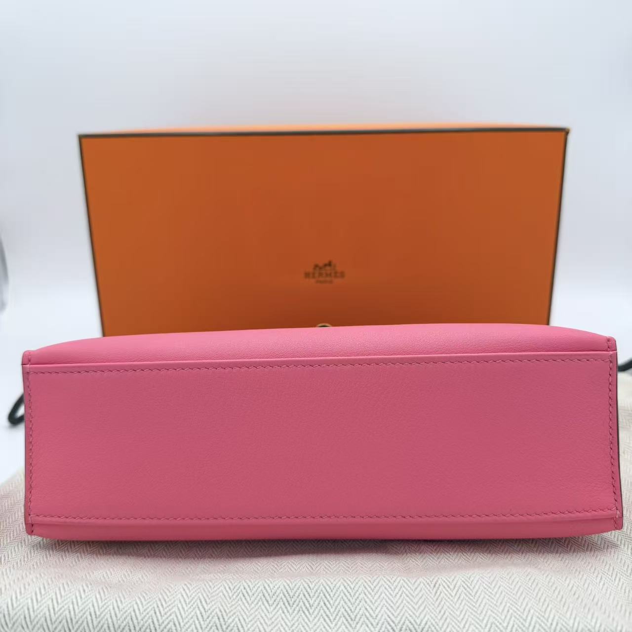 Kelly Pochette in Rose Azalee Swift leather with gold hardware LDM-1360