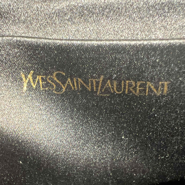 Yves Saint Laurent Leather Clutch W23554