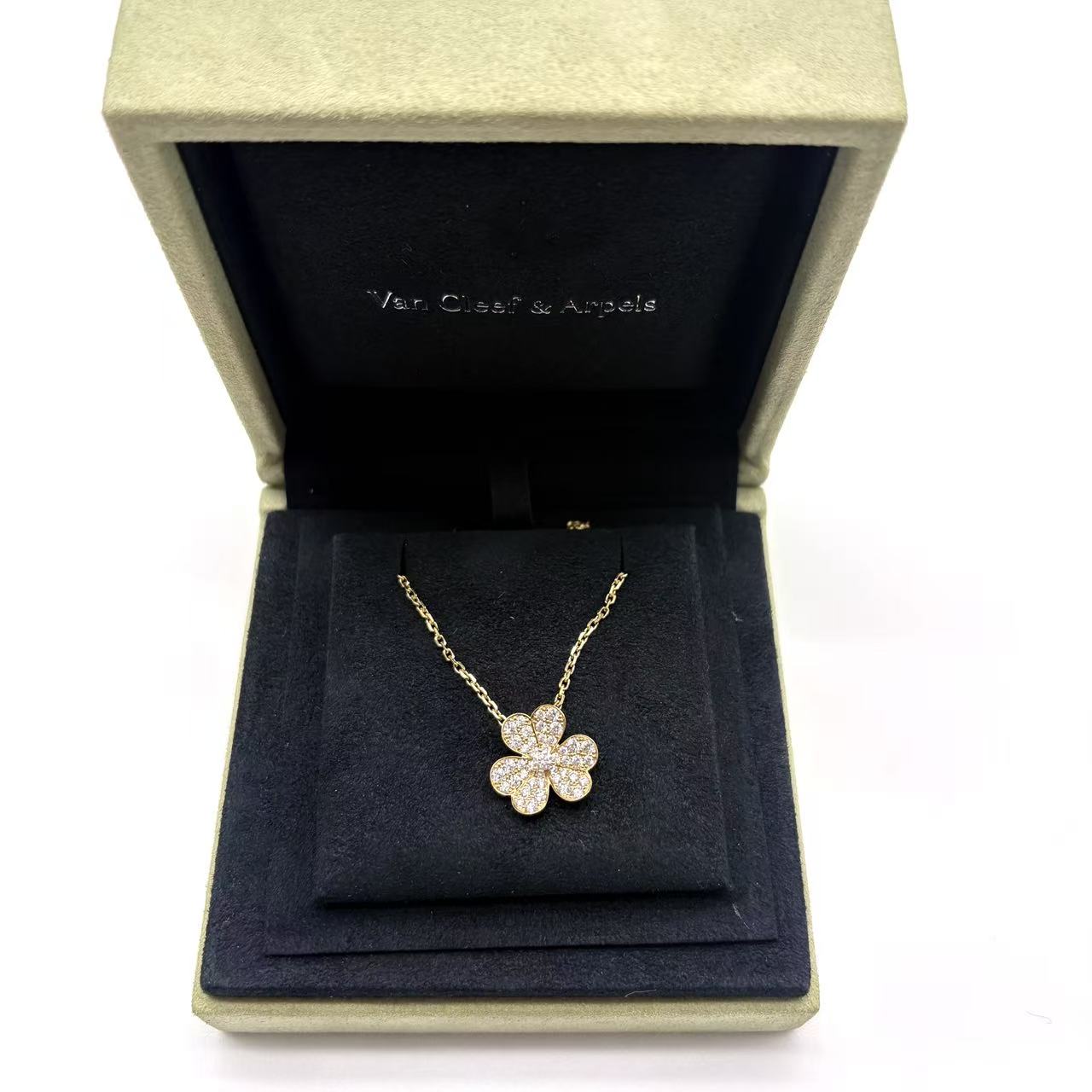 Frivole pendant