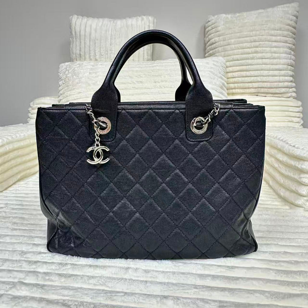 Urban Companion Top Handle Shopping Tote Quilted Caviar Large