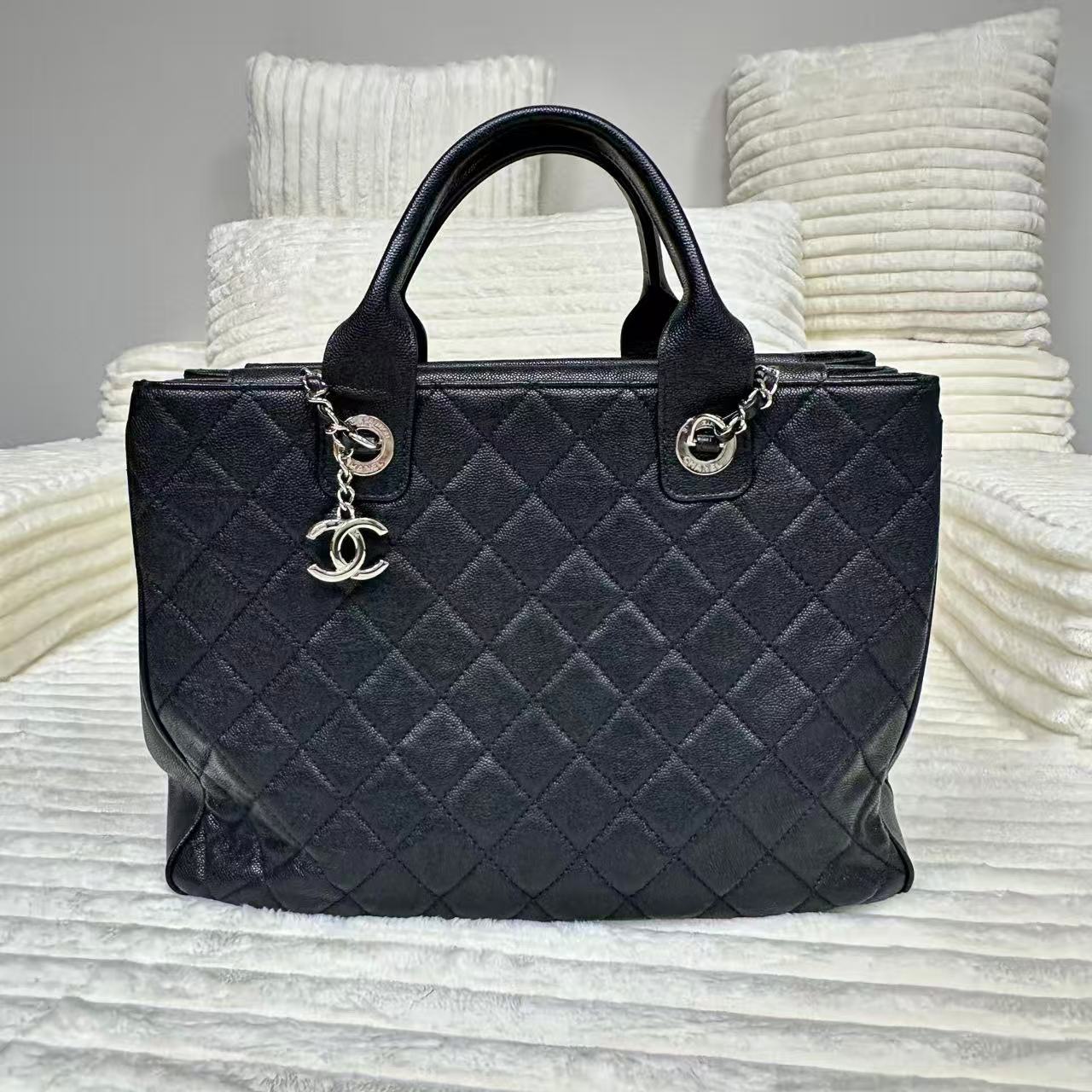 Urban Companion Top Handle Shopping Tote Quilted Caviar Large