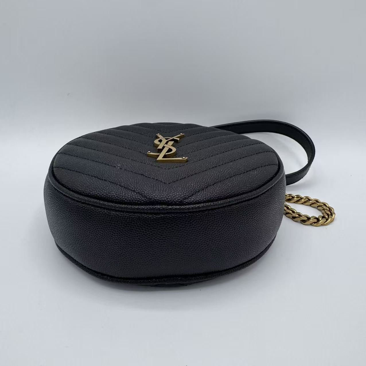 Vinyle Round Camera Bag Matelasse Chevron Leather