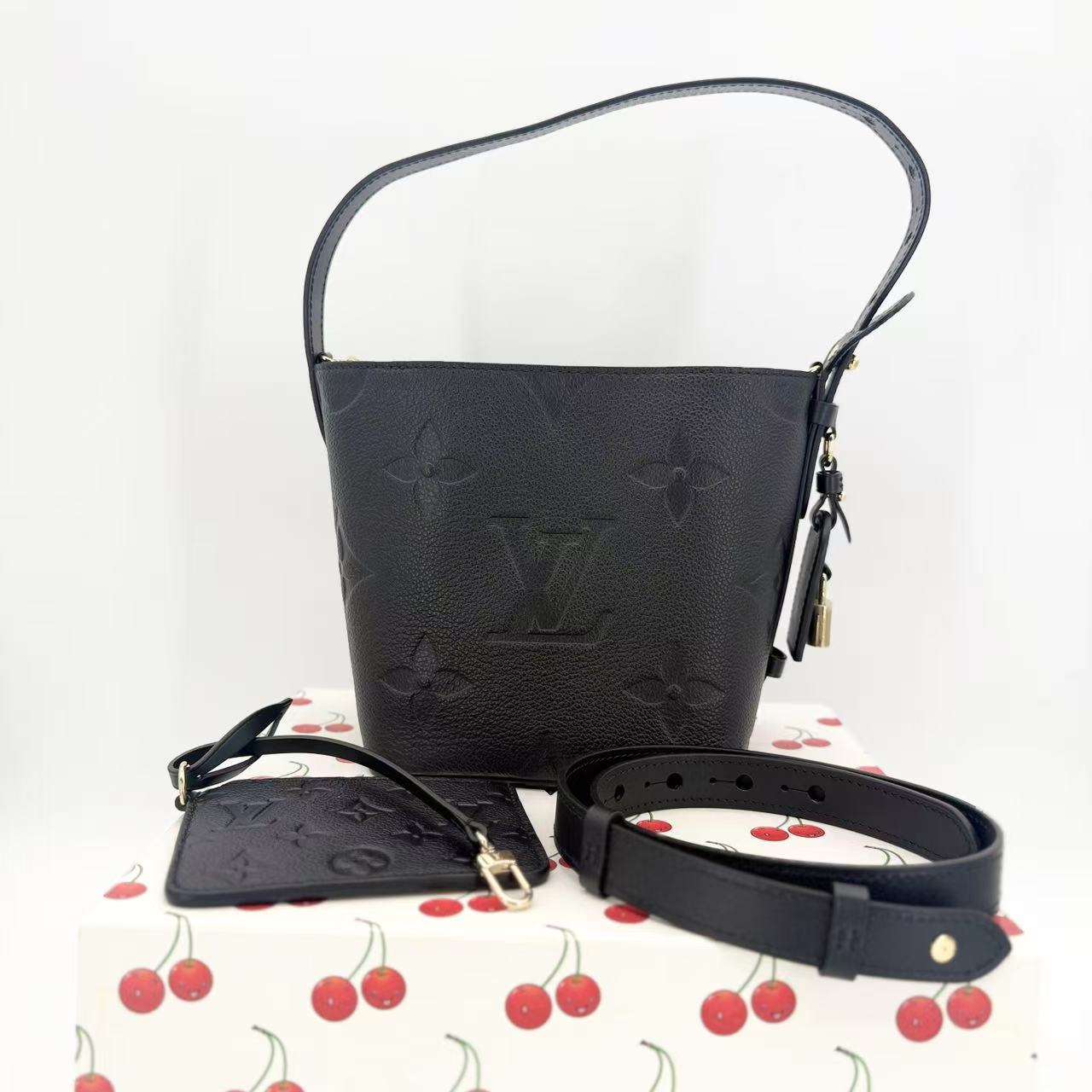 All In Bucket Bag Monogram Empreinte Giant BB