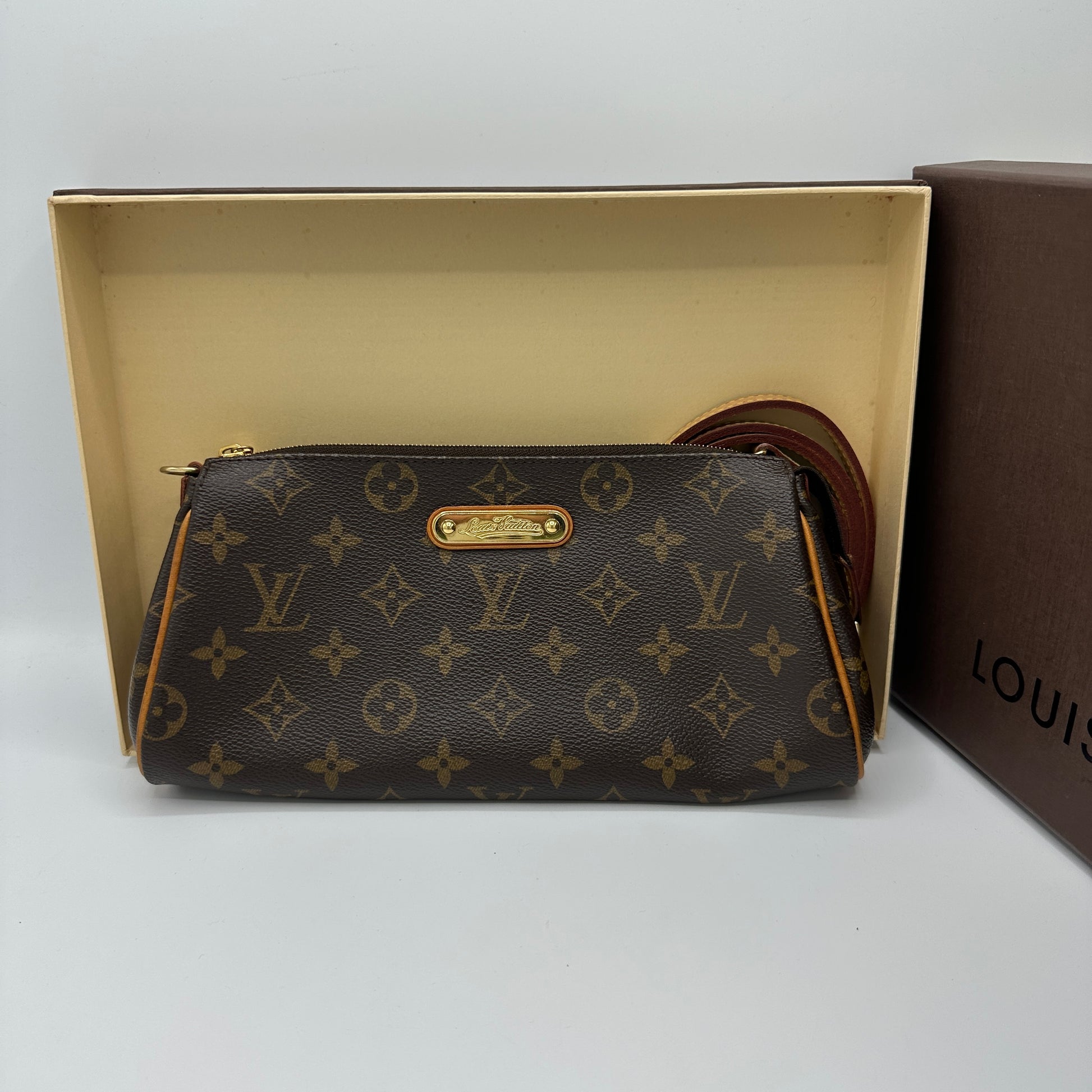 Monogram Pochette Eva