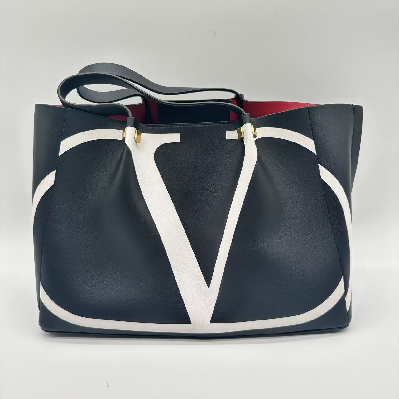 Go logo leather tote