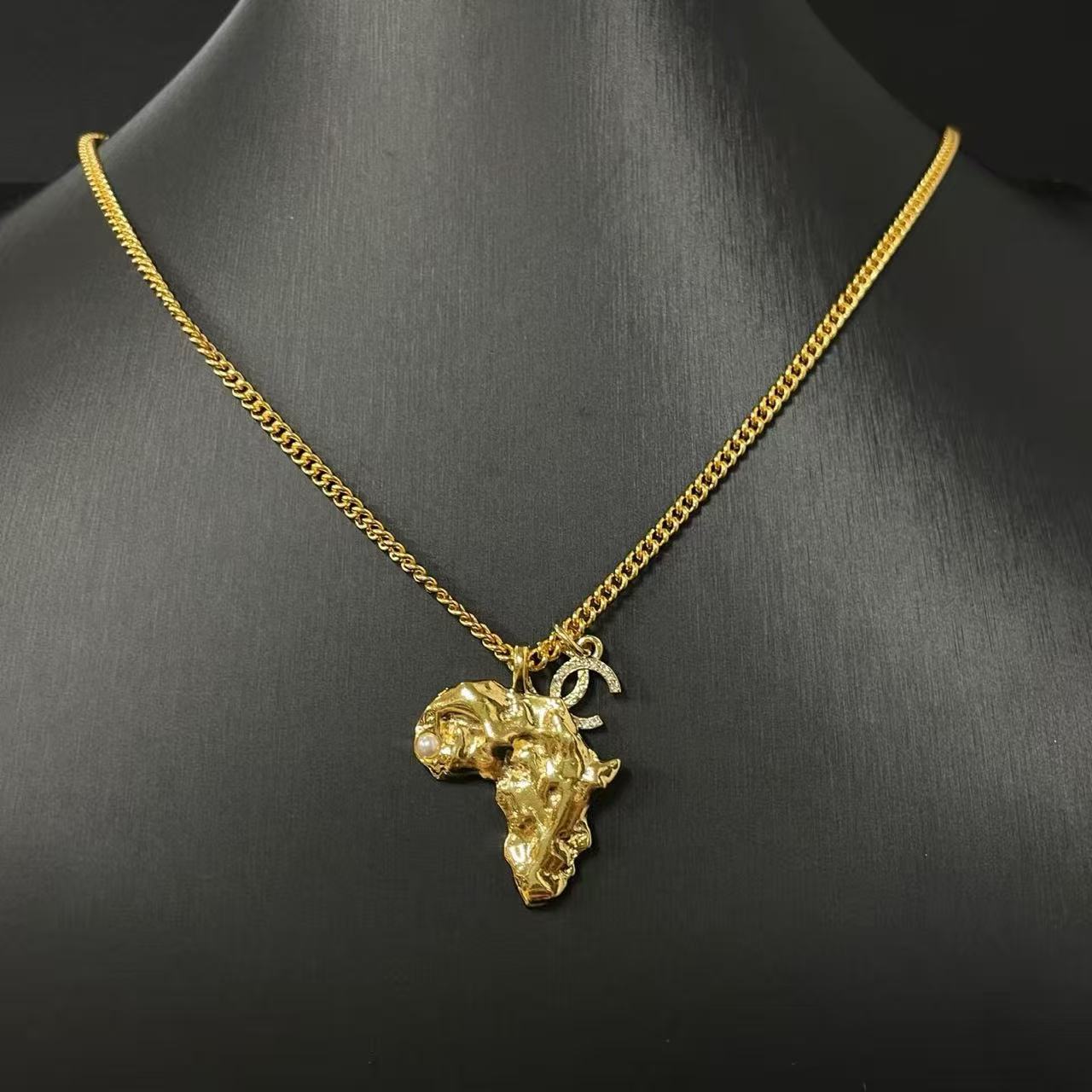 Chanel Africa Pendant Necklace Gold Metal twins LDZ970