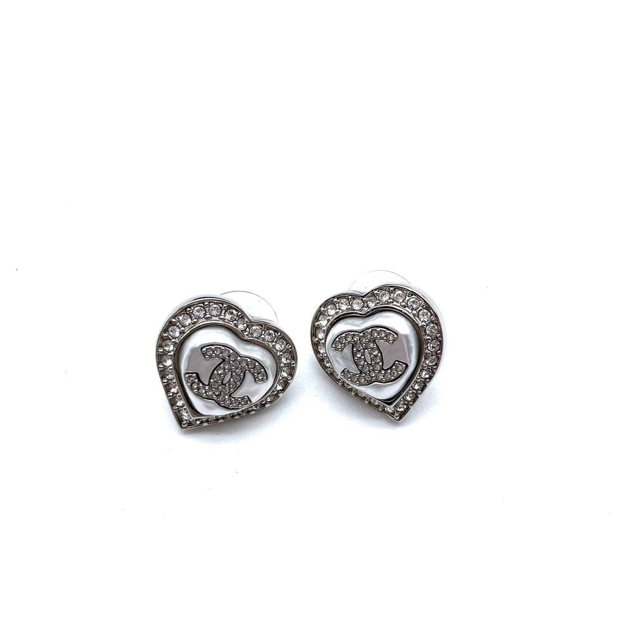 Stud Earrings Heart cc Silver/Pearly White