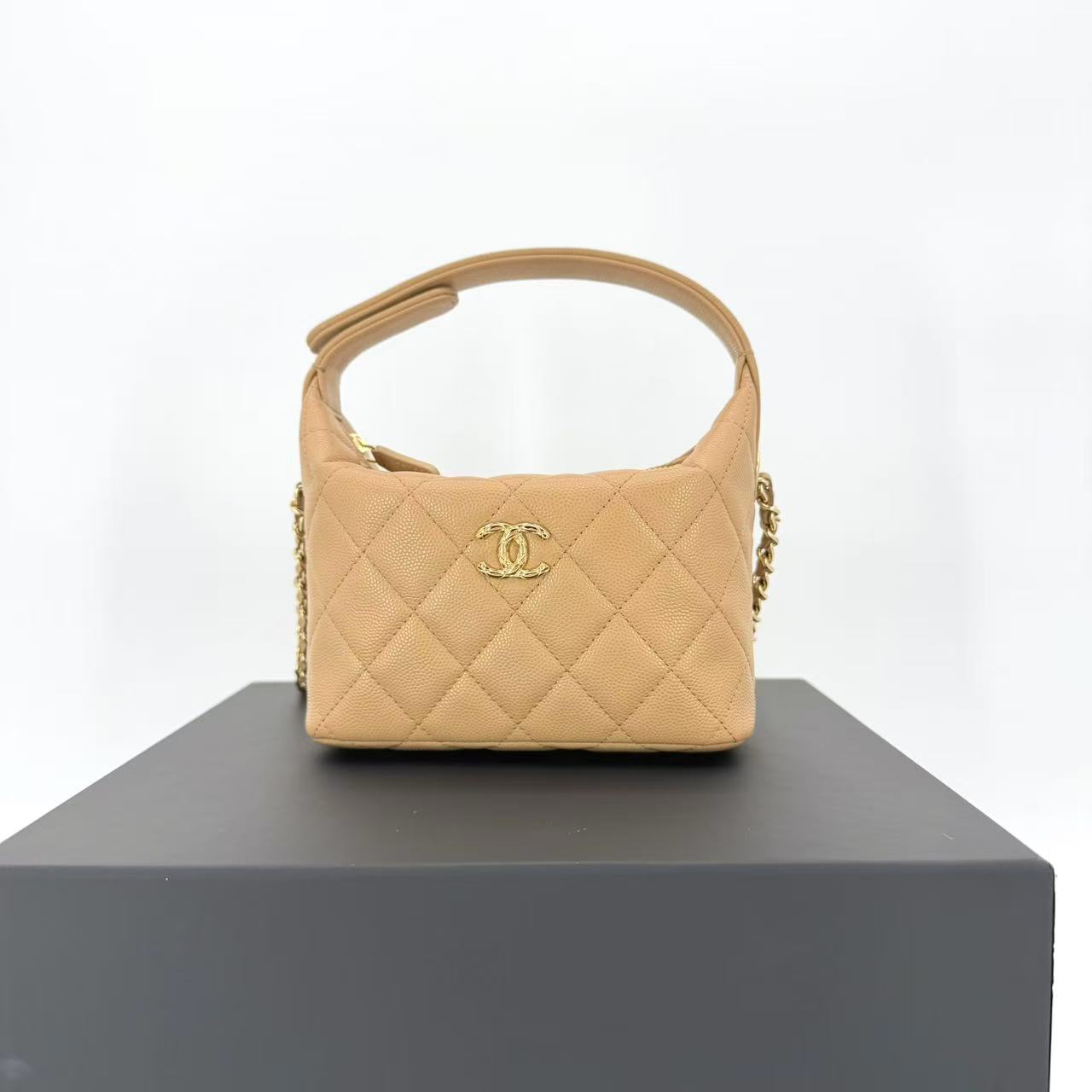 25A Dark Beige Caviar Quilted Métiers D'Art Clutch With Chain with light gold-tone hardware
