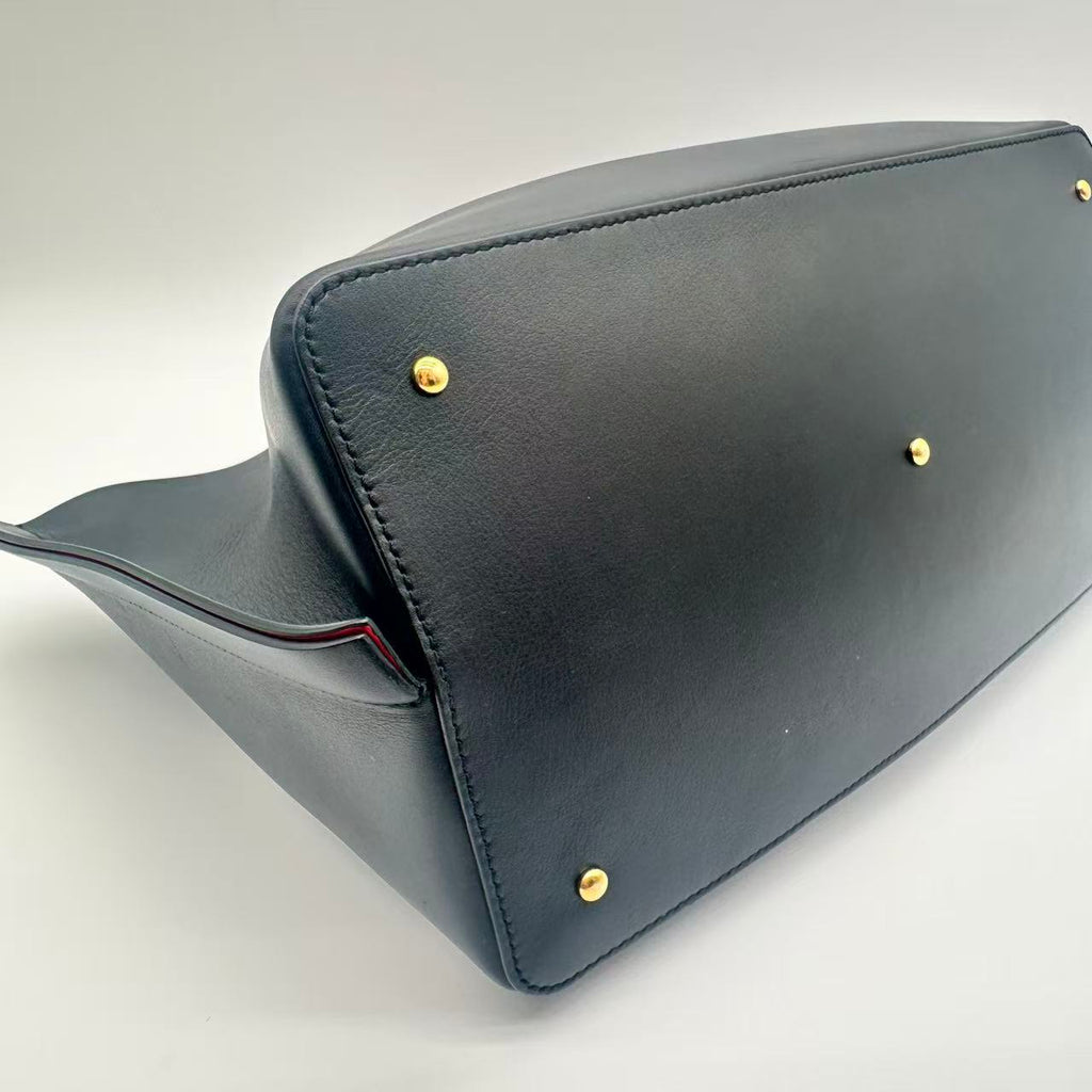 Go logo leather tote