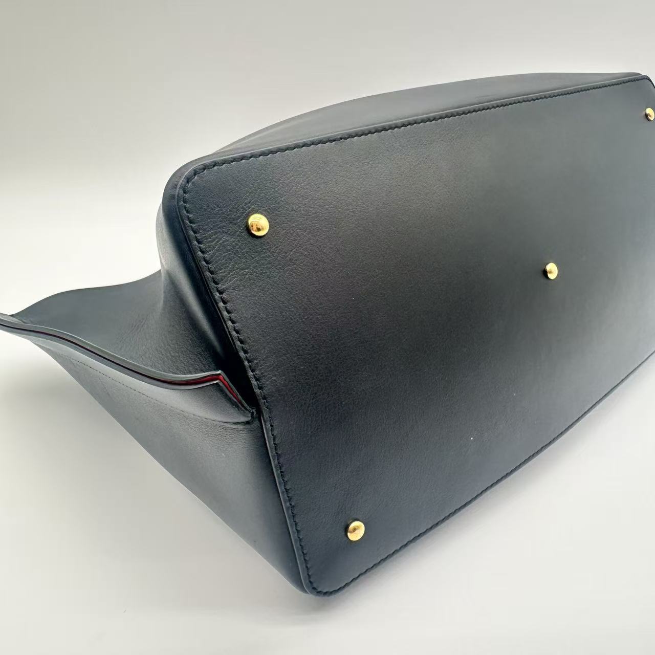 Go logo leather tote