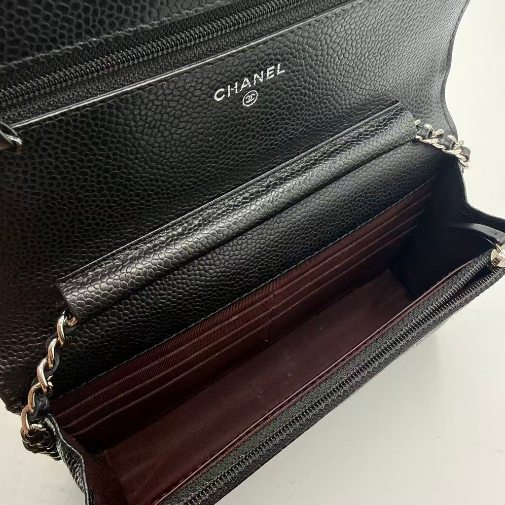 Wallet on Chain Quilted Caviar