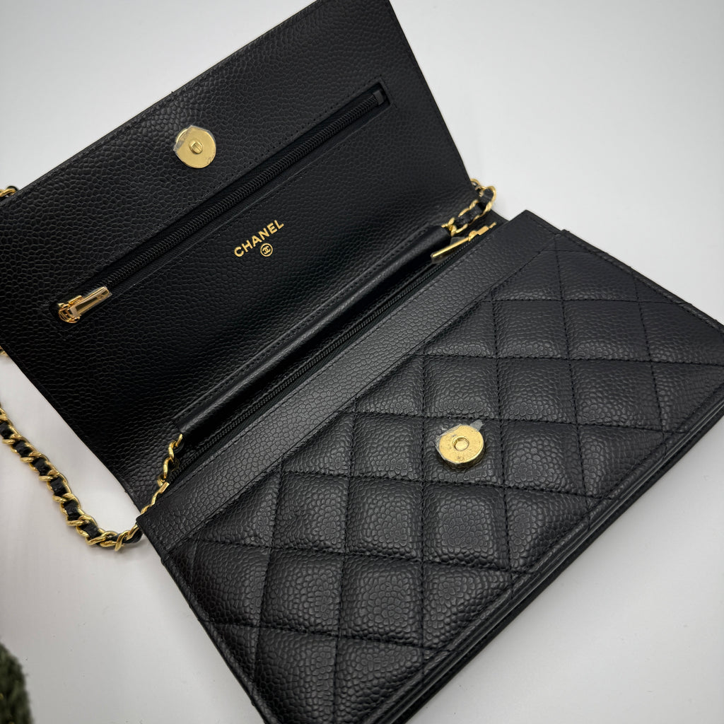 Wallet on Chain Quilted Caviar