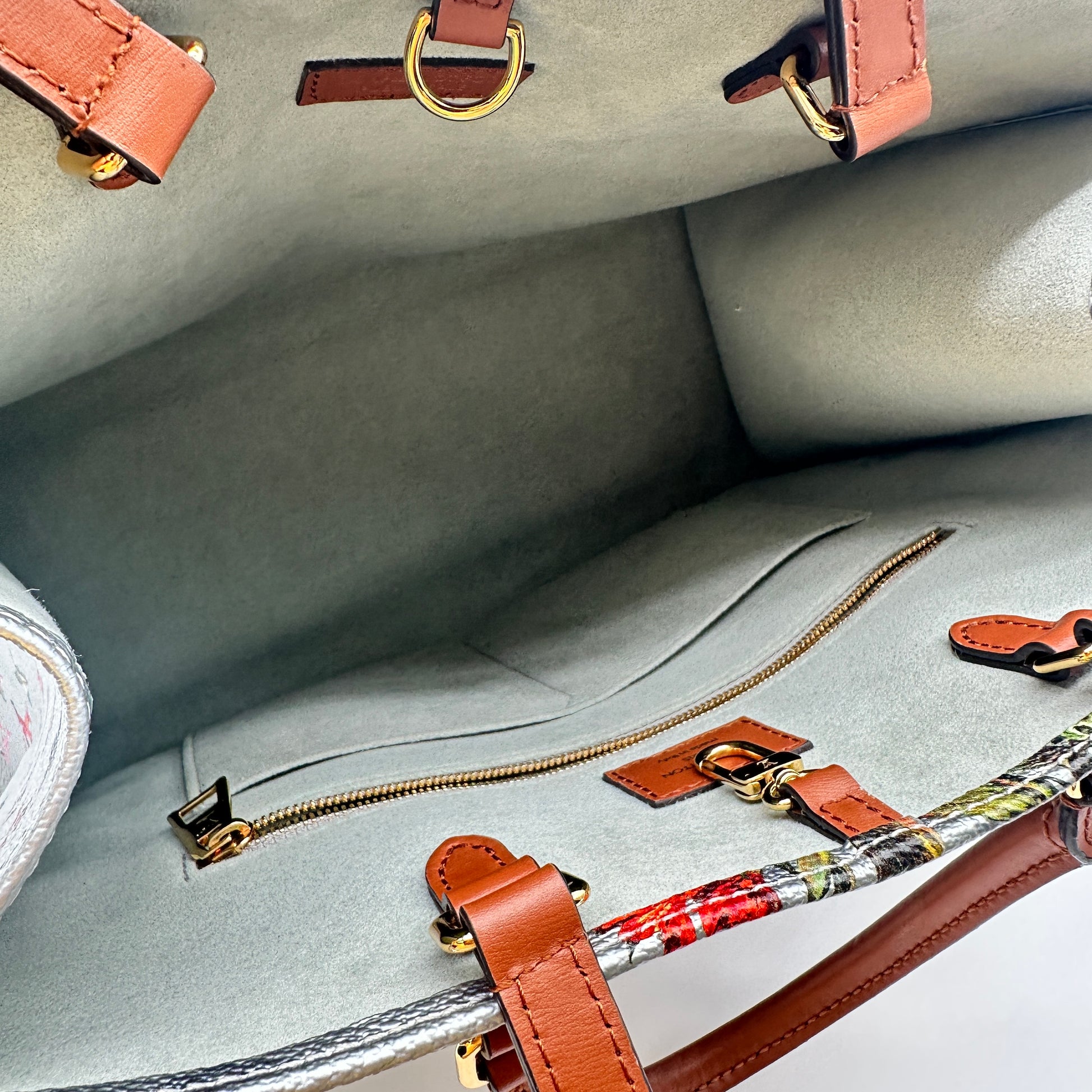 Metallic Monogram LV Garden OnTheGo MM Silver