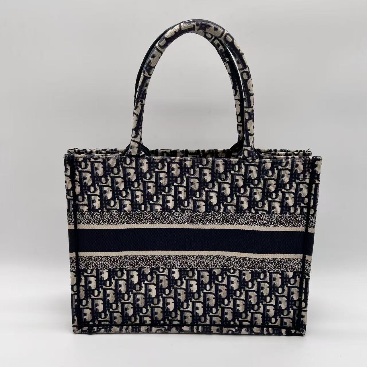Oblique Jacquard Book Medium