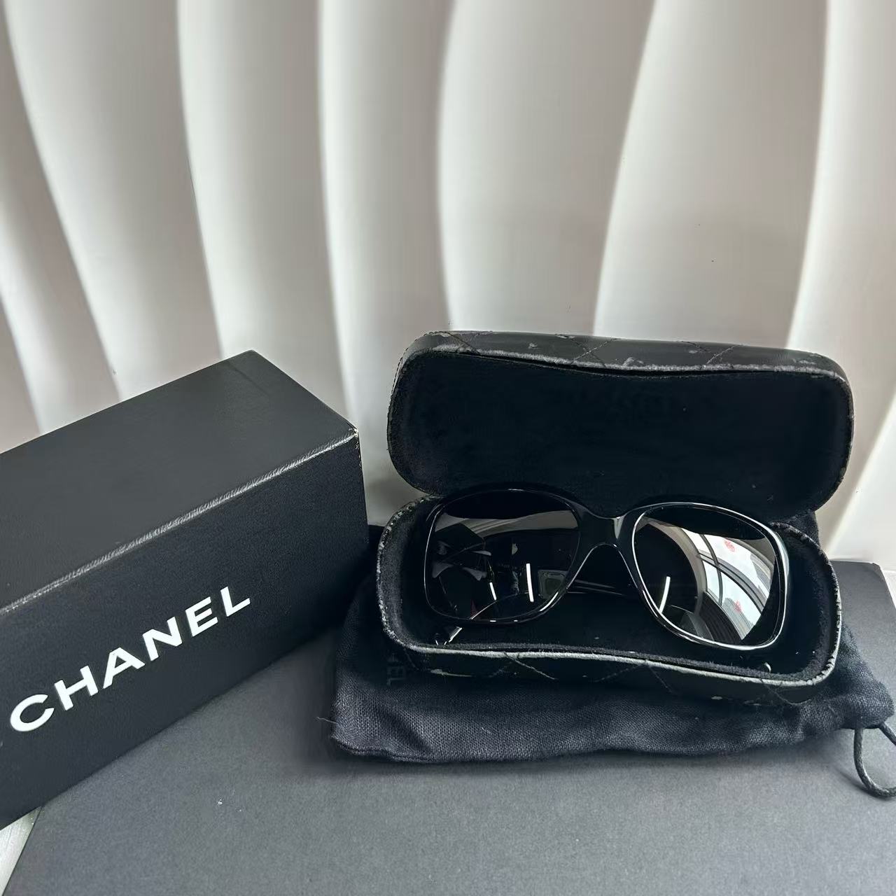 Chanel bow sunglasses black / white twins LDJ3896