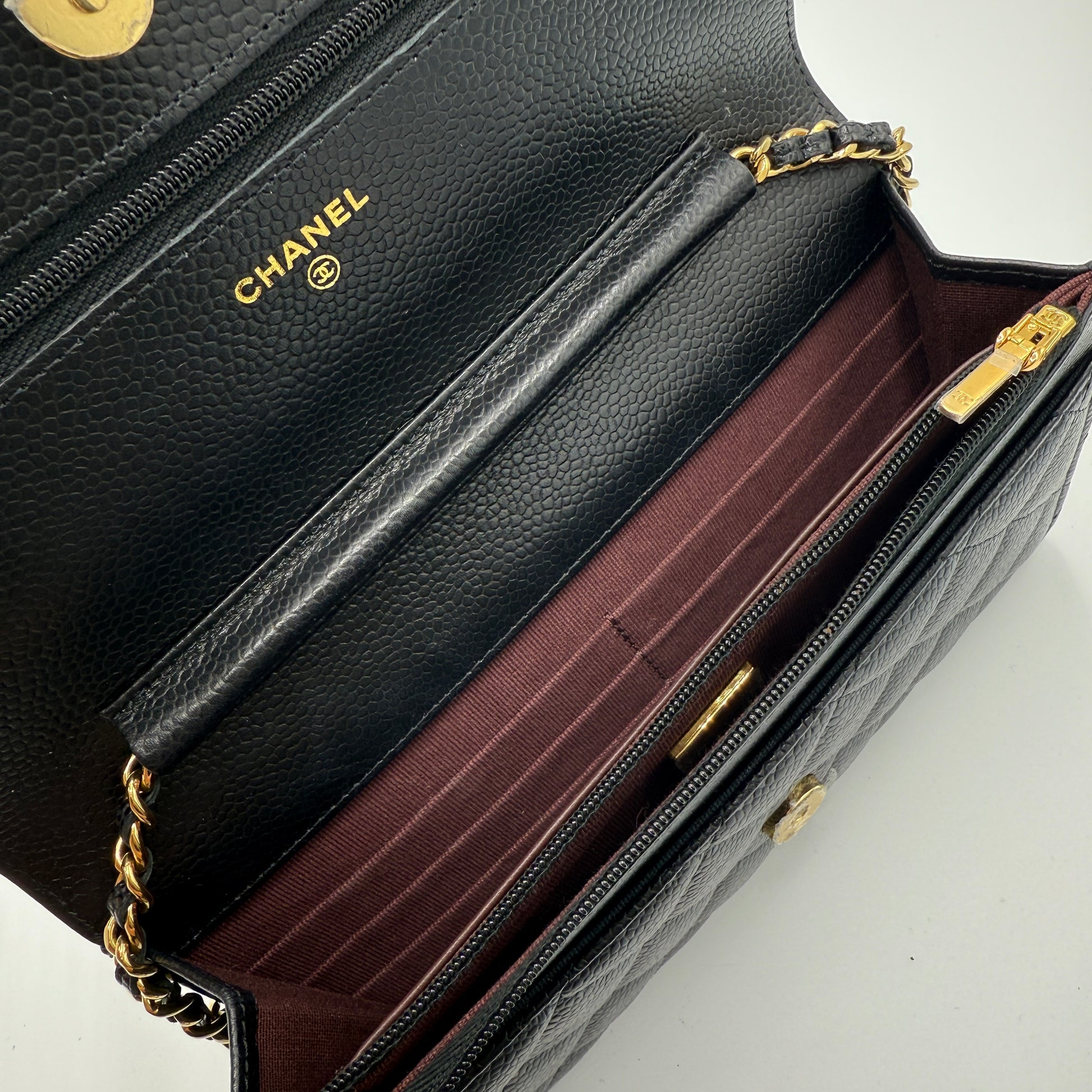 Wallet on Chain Quilted Caviar